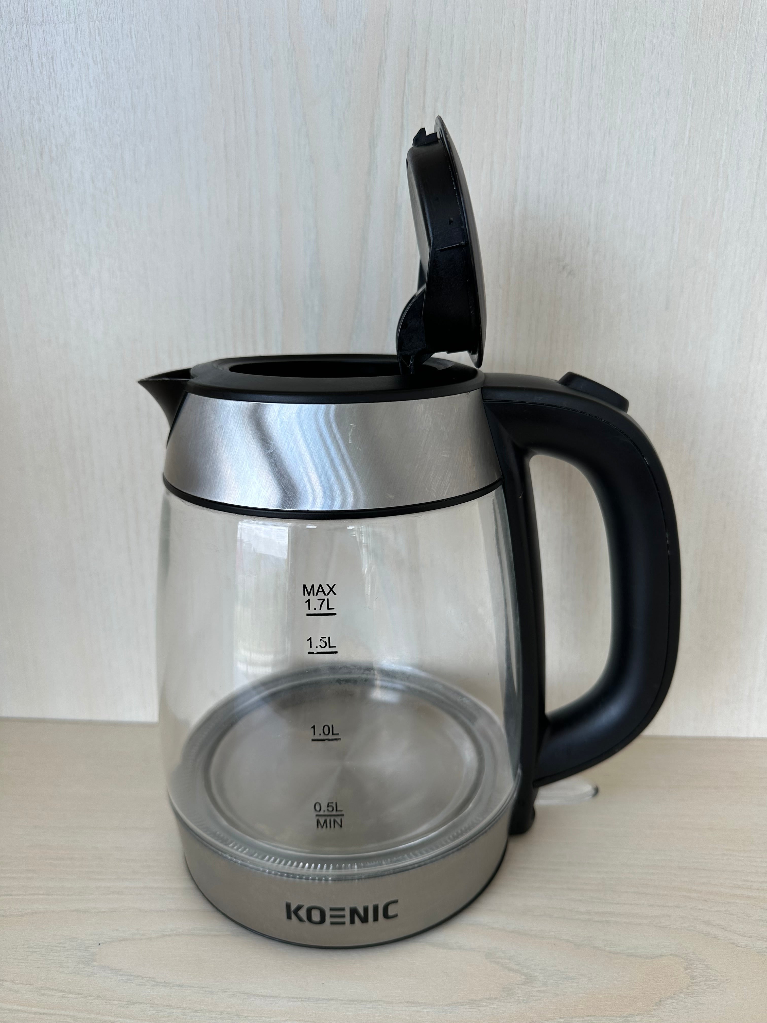 Koenic Kettle K17 – Glas, 1,7L, Silber/Schwarz, Sehr guter Zustand