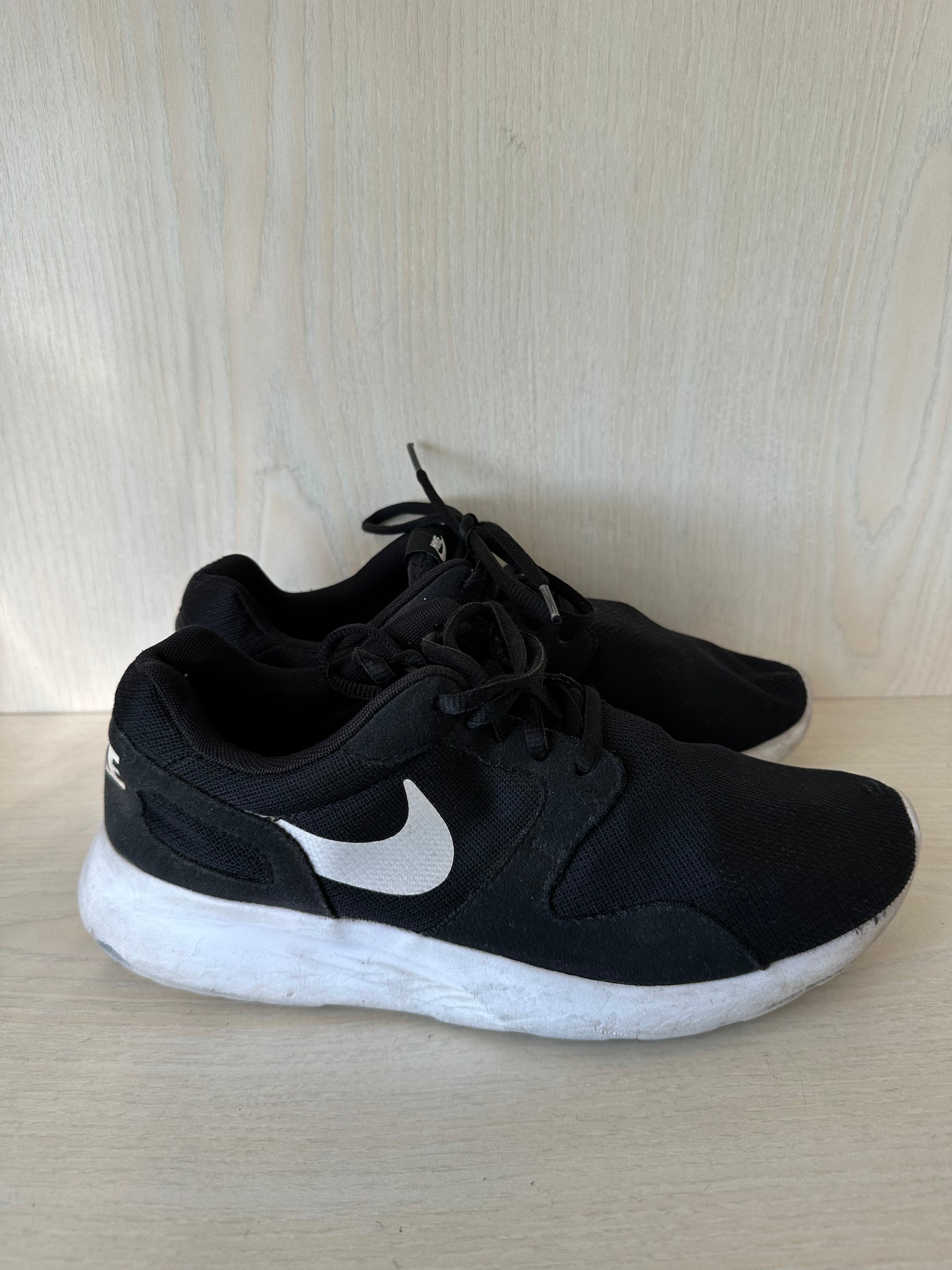 Nike Kaishi Sneaker Schwarz/Weiß Größe 39 – Leichter Alltagsschuh, gebraucht