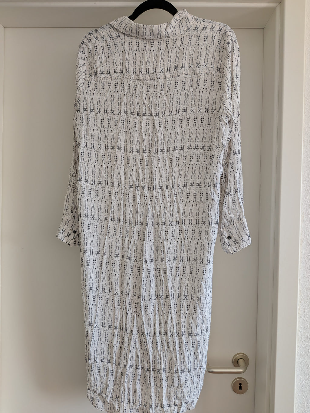 Mango Shirtkleid Gr. M – Weiß/Schwarz, sehr guter Zustand