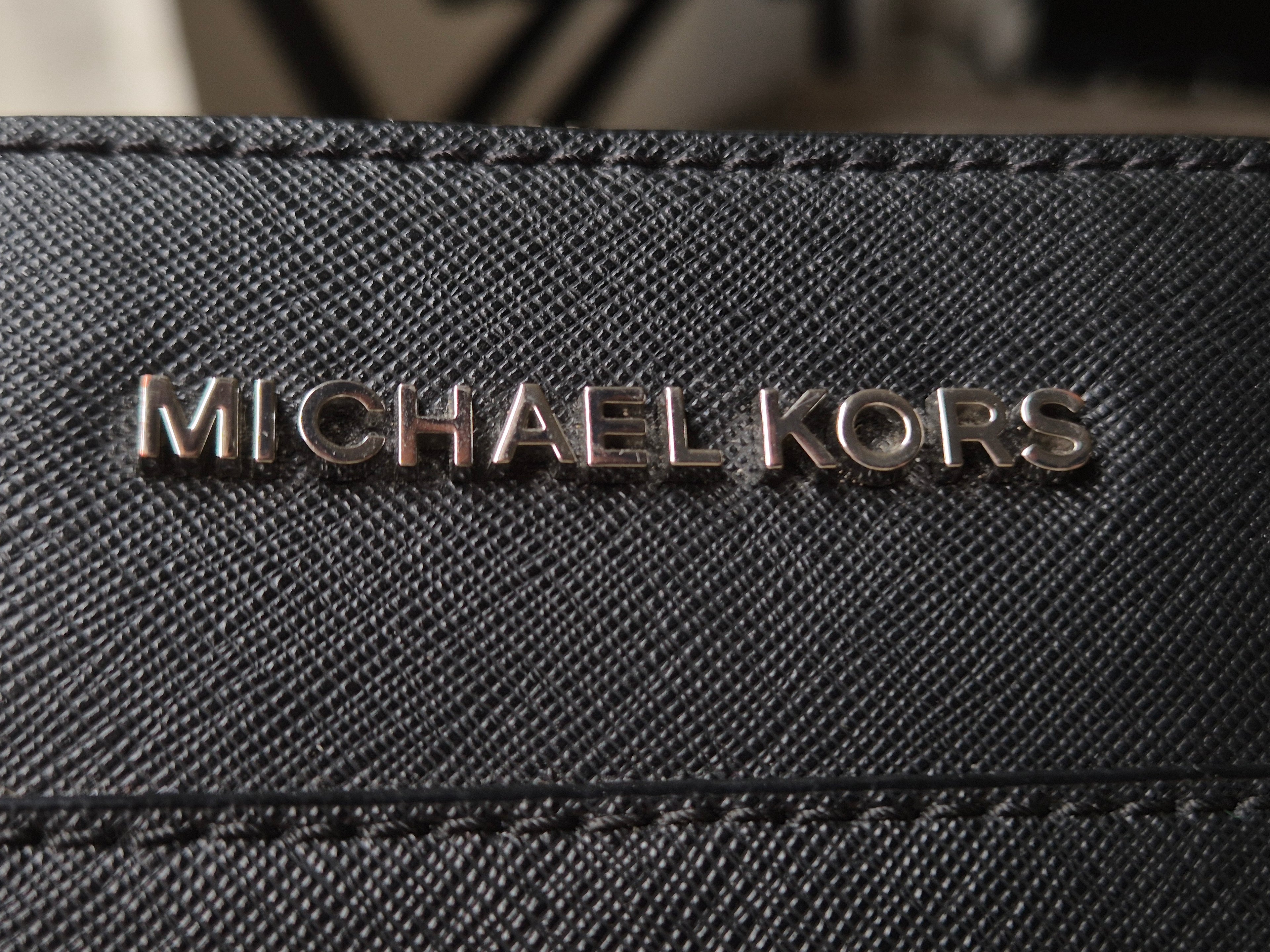 Michael Kors Voyager Large Tote Black Saffiano Leather, Very Good Condition