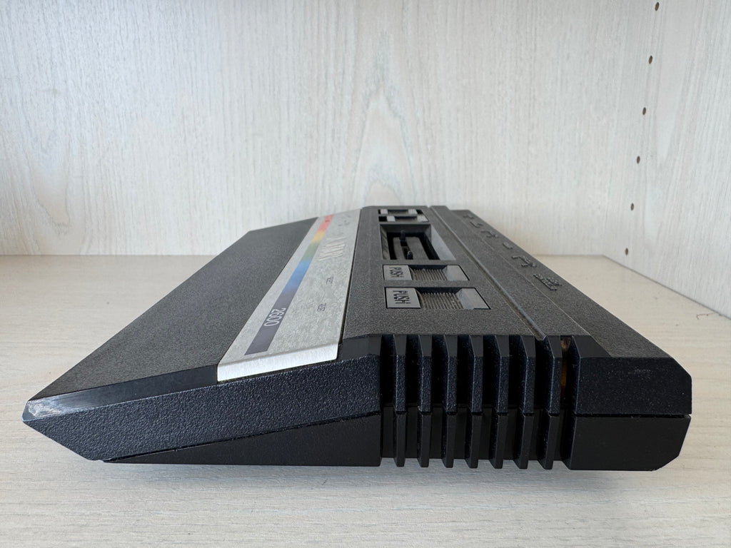 Atari 2600 Junior „Rainbow“ PAL – Kult-Konsole, guter Zustand