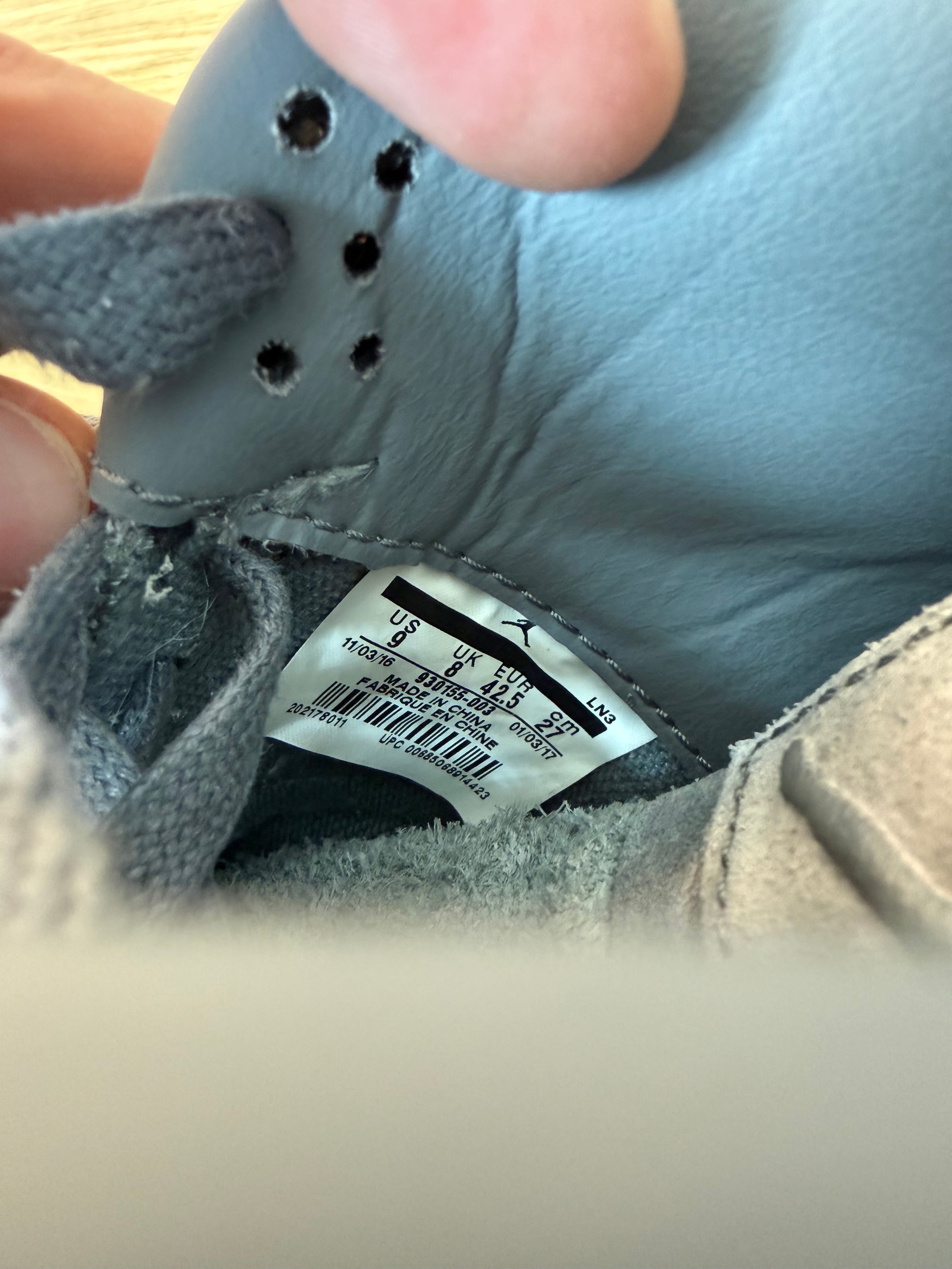 Nike Air Jordan 4 Retro Kaws Cool Grey US 9 EU 42.5 Very Good Condition
