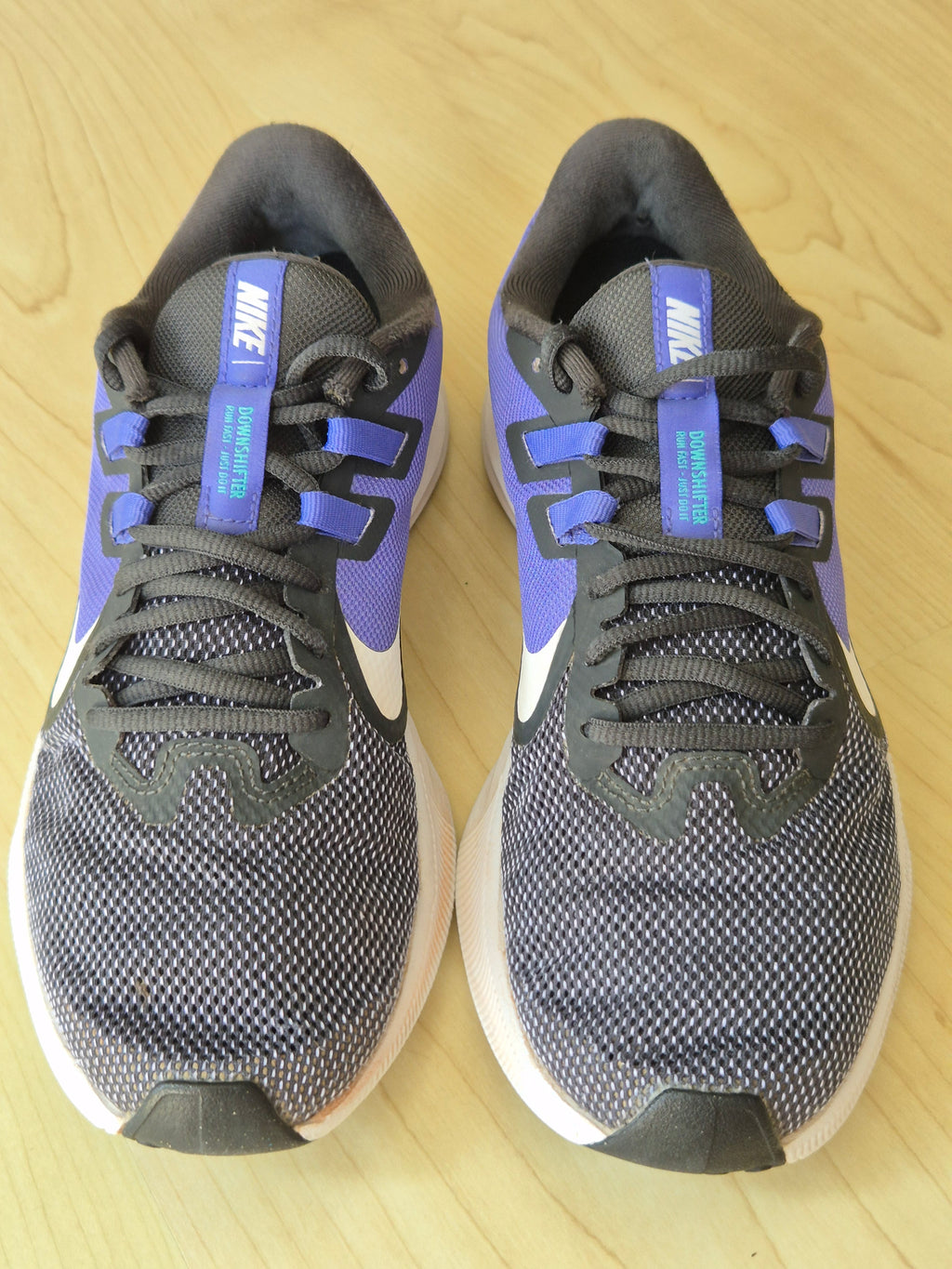 Nike Downshifter 9 Damen Laufschuhe, Schwarz/Blau, Gr. 40, Guter Zustand
