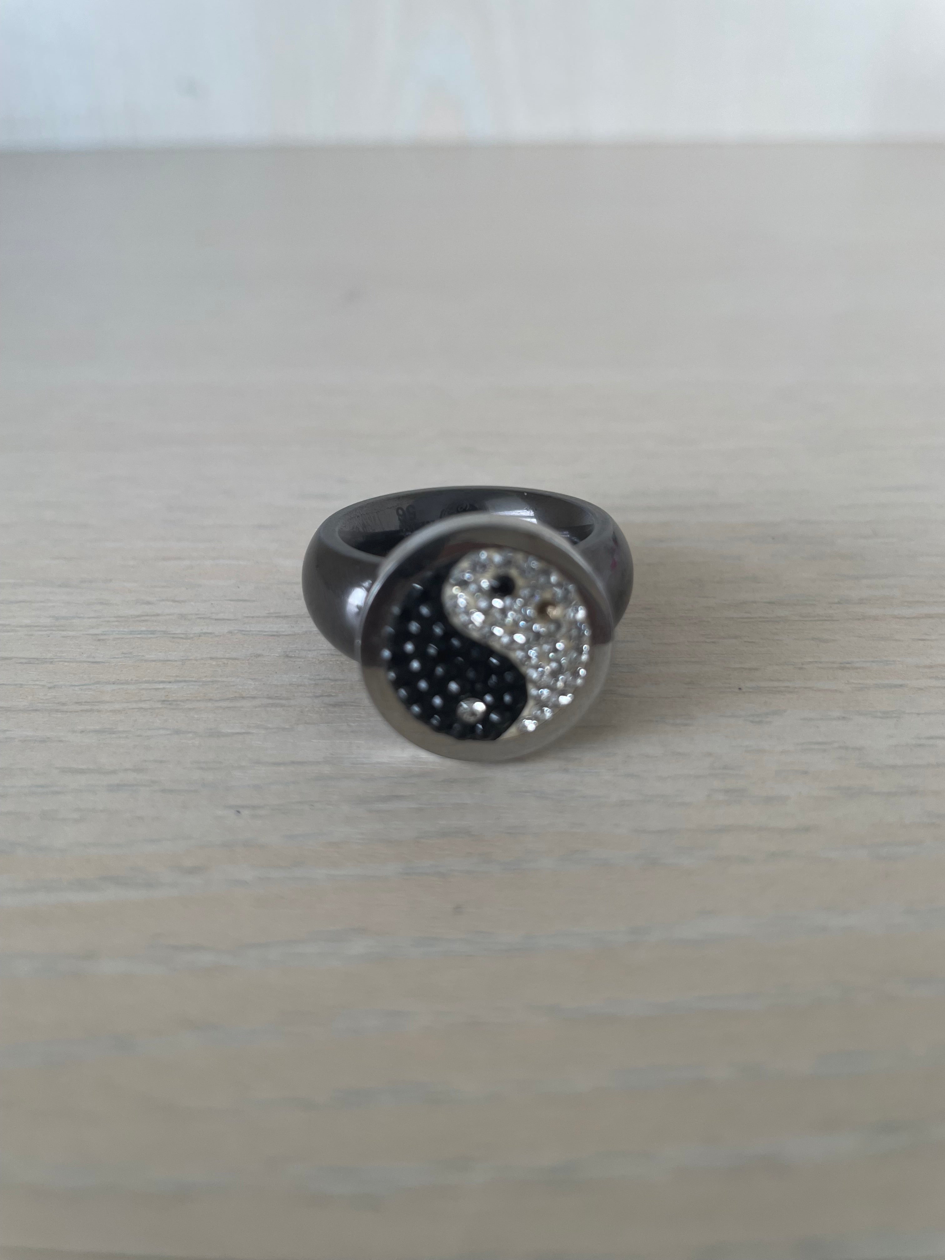 Pavo Real interchangeable ring, black steel + 6 tops, VG condition
