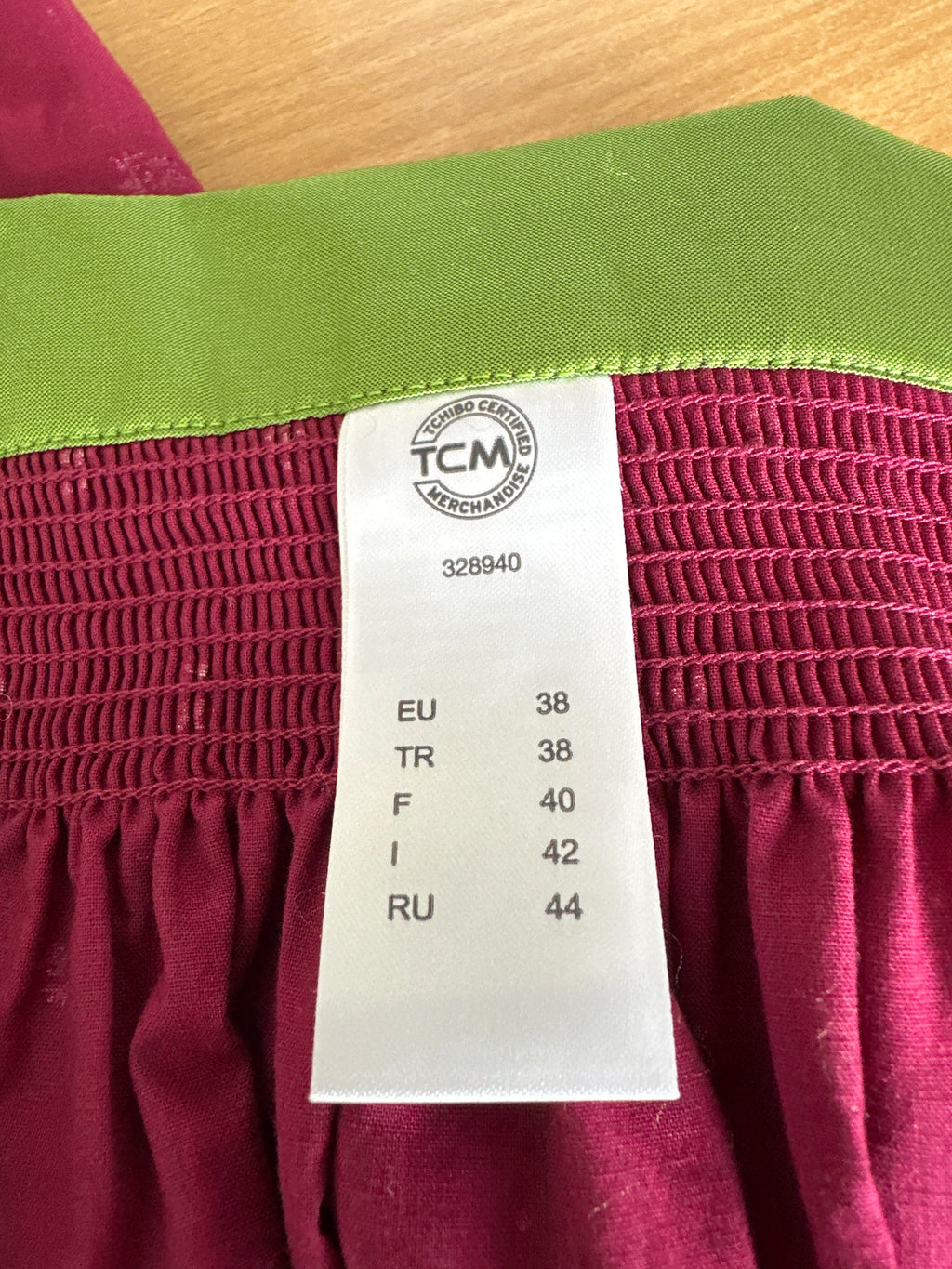 Midi Dirndl with 2 Aprons, EU 38, Maroon Polka Dot, Very Good Condition