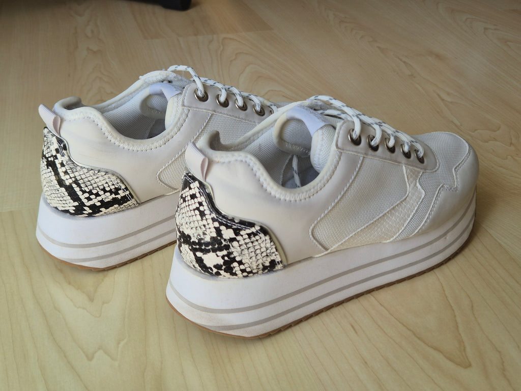 Stradivarius Chunky Sneakers – Weiß, Schlangen-Print, EU 39, Sehr Gut