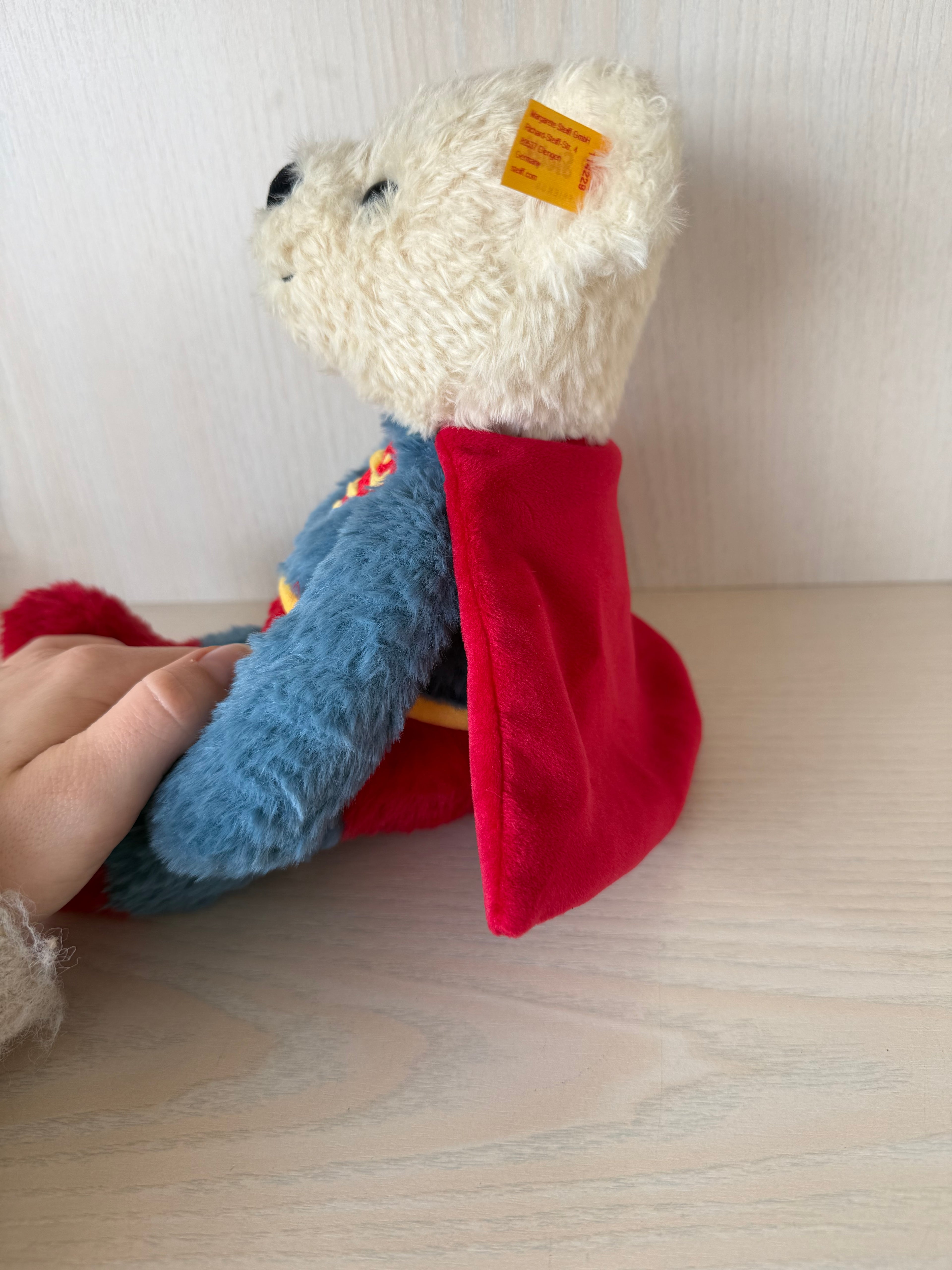 Steiff Soft Cuddly Friends Superman Bär 30cm – wie neu, ohne Box