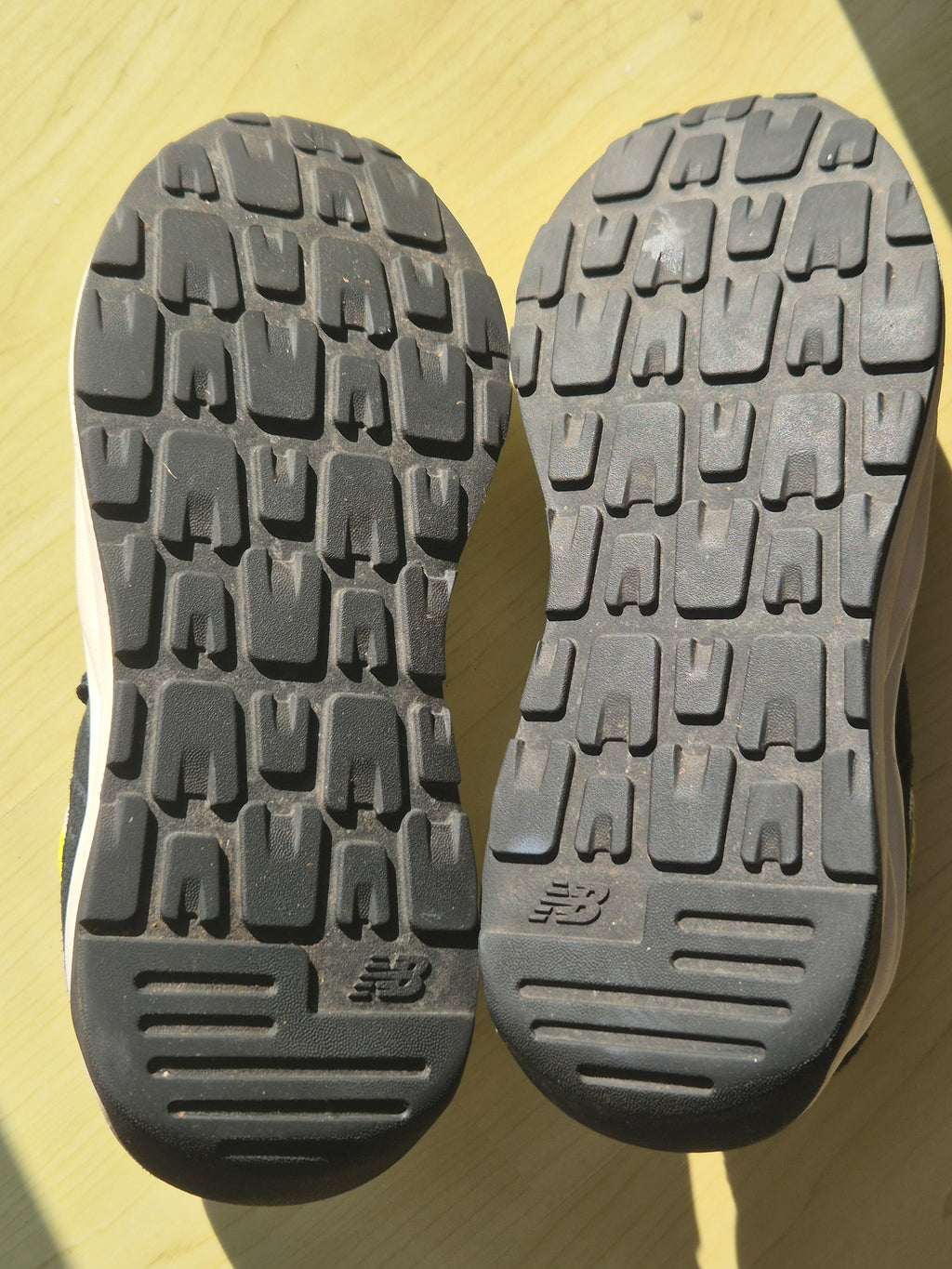 New Balance 57/40 – Schwarz/Gelb – EU 40,5 – Guter Zustand | Cirkular