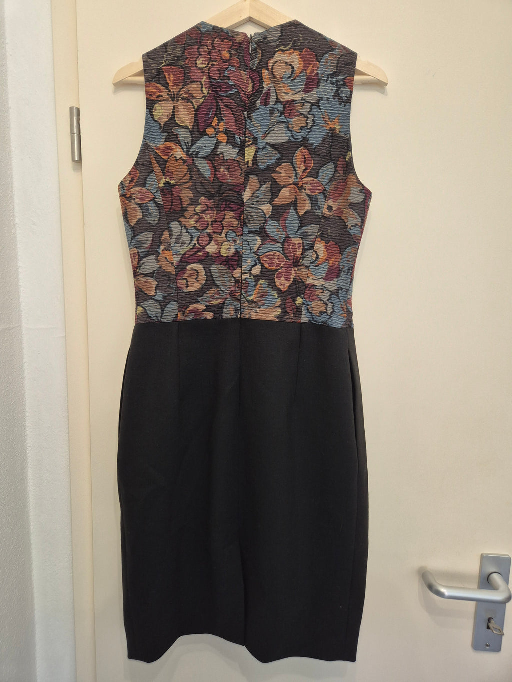 Etro Jacquard Kleid, Wolle-Seide, IT 40, Blumenmuster/Schwarz, Sehr gut
