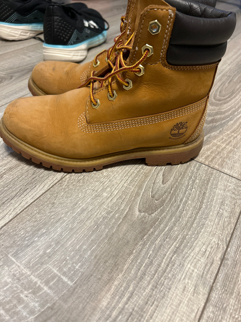 Timberland Premium 6-Inch Waterproof Boots Wheat Nubuck EU 38.5 Good