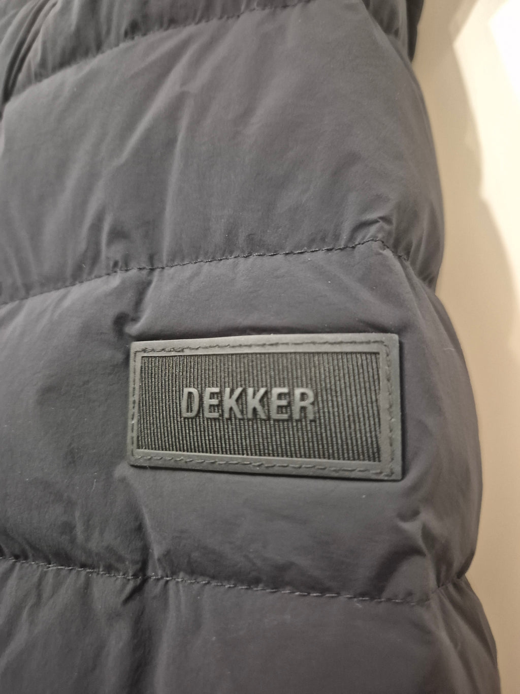Dekker Women's Hooded Down Jacket IT 40/EU 36 Black, Good Condition