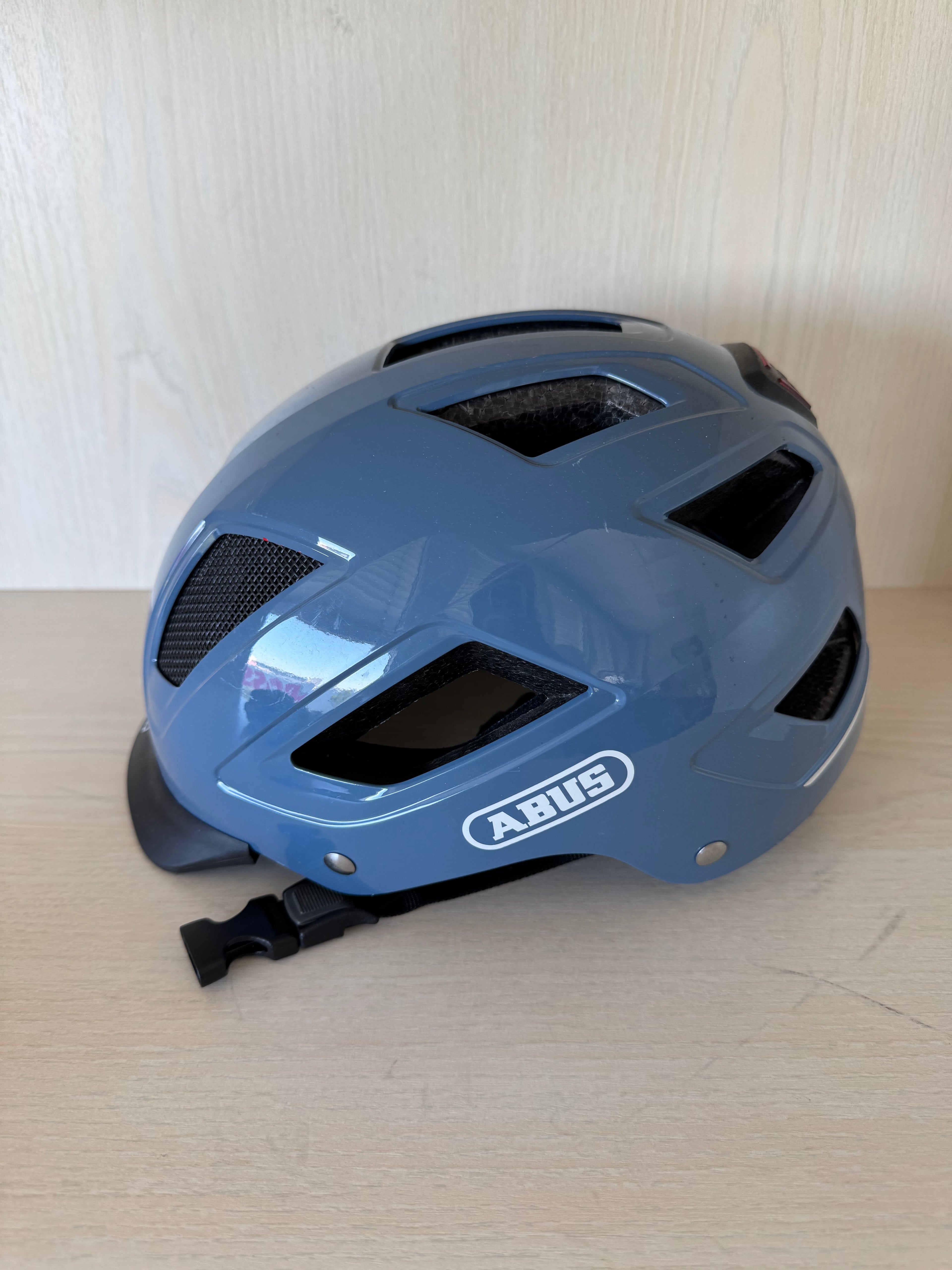 ABUS Hyban 2.0 Urban Fahrradhelm M (52-58 cm) mit LED – Polarblau, sehr gut