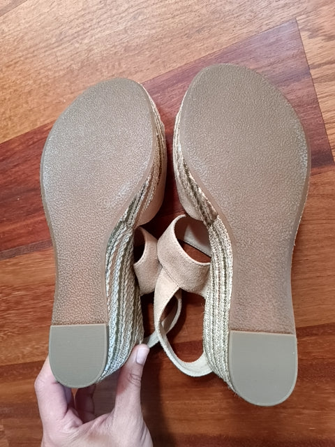 VARESE Keilsandaletten beige Wildleder, Gr. 39 – wie neu