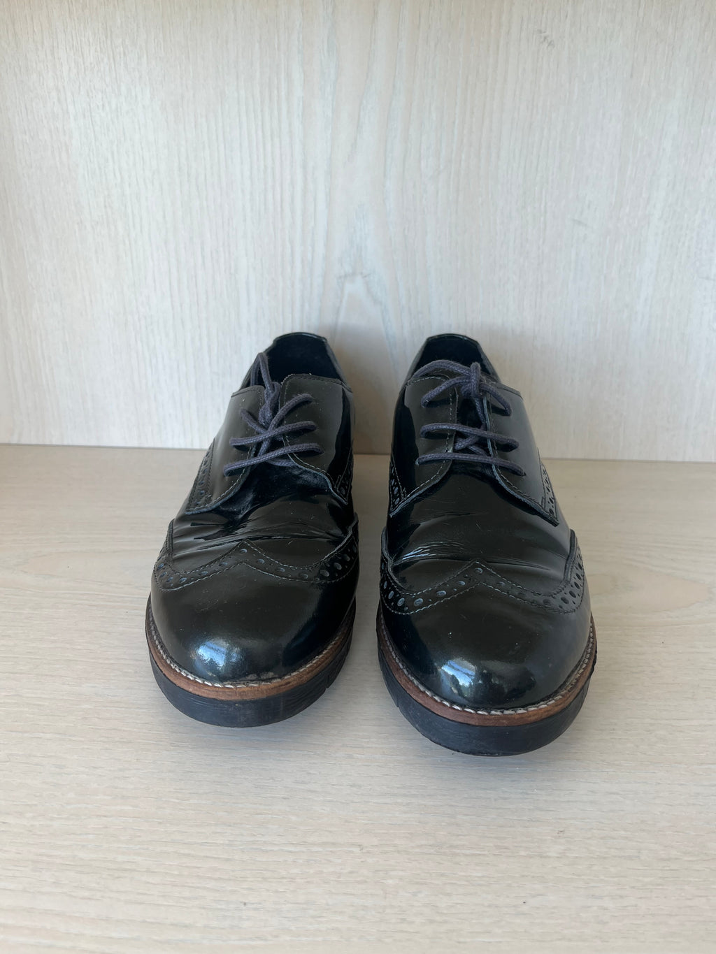 Sacha Essentials women’s black patent leather Oxford brogues EU 39