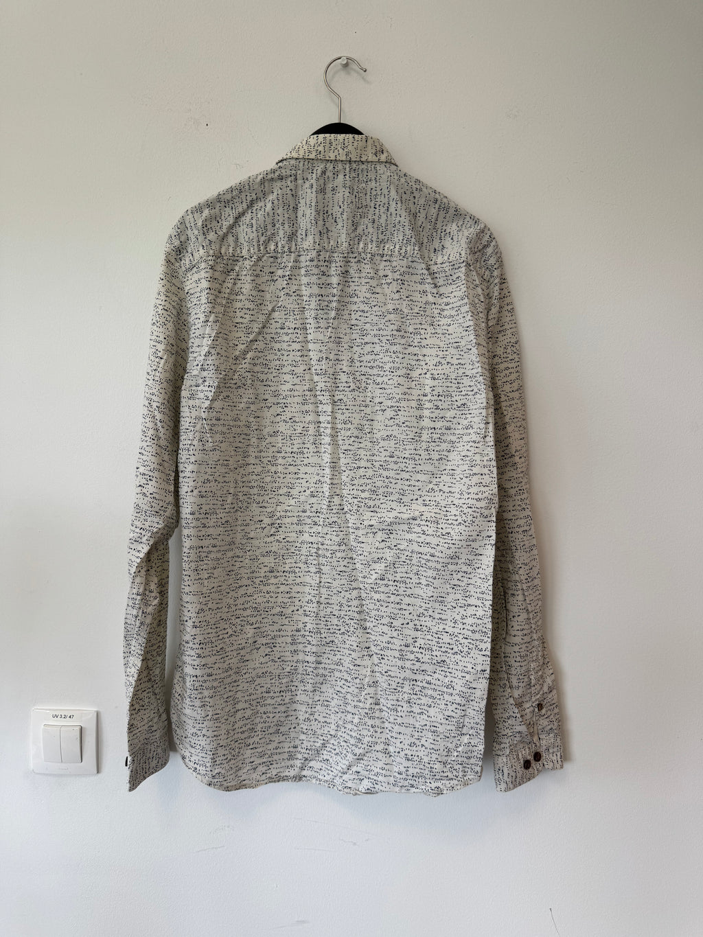 Minimum Crest Shirt, Medium, White/Black, Very Good