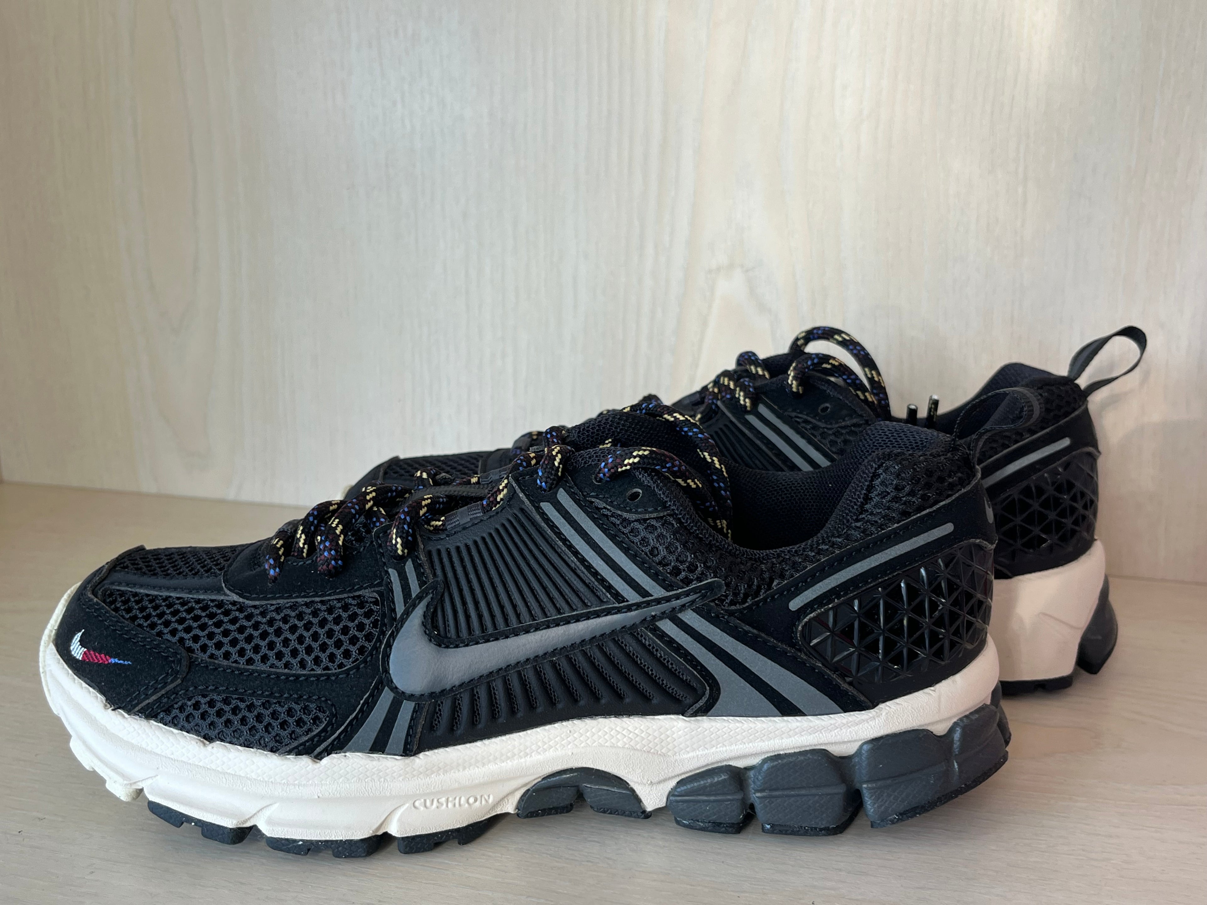 Nike Vomero 5 GS Black/Soft Pearl – EU 39 New