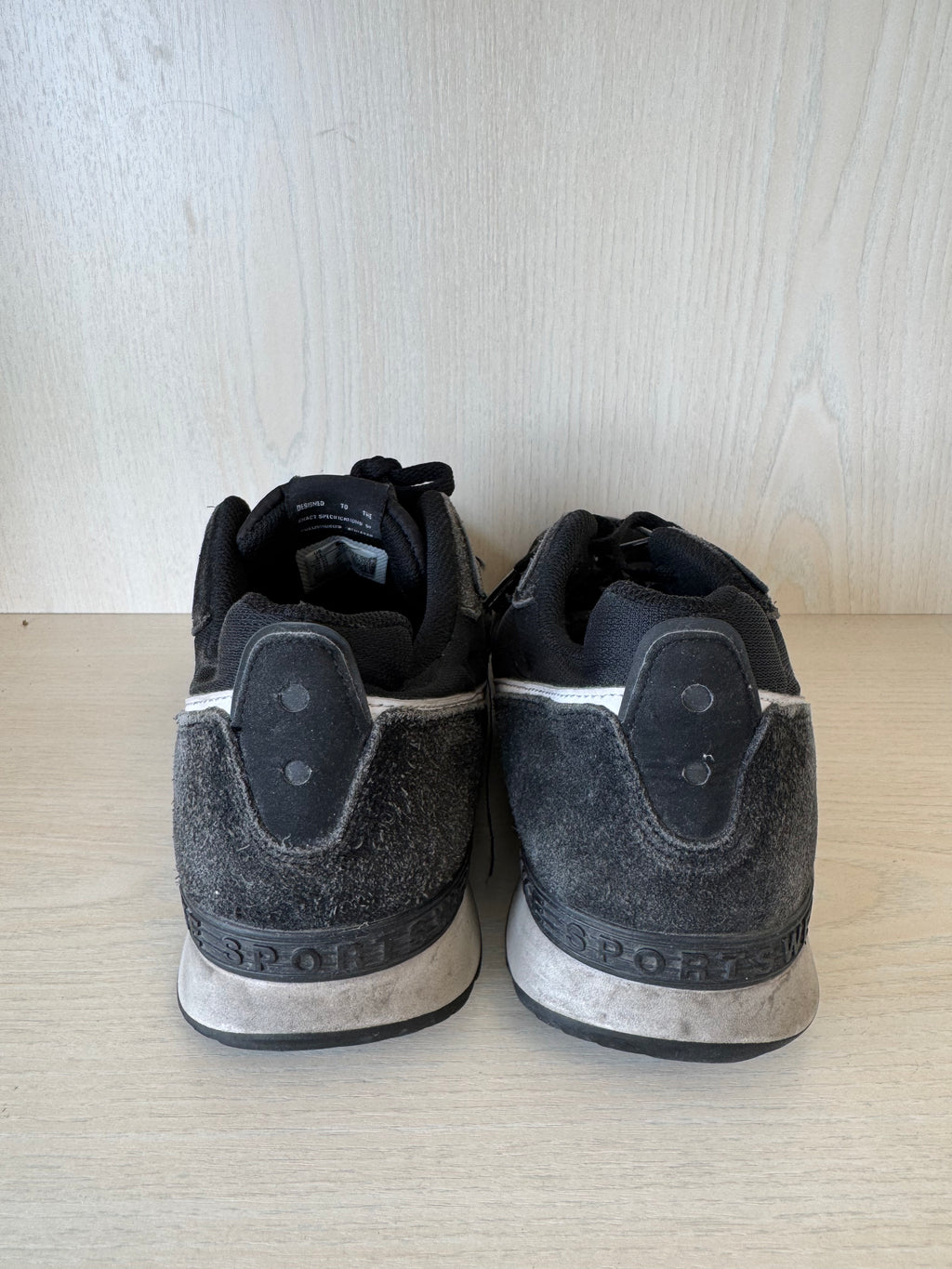 Nike Venture Runner – Schwarz/Weiß, Größe EU 45, Gebraucht