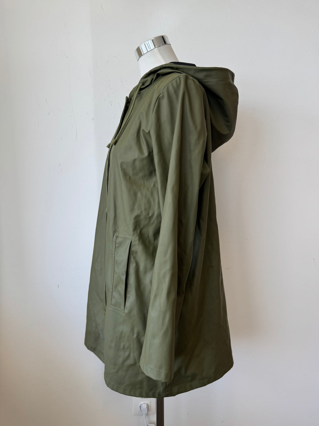 Jacqueline de Yong Regenmantel – Light Olive Green, Größe L, Sehr Gut
