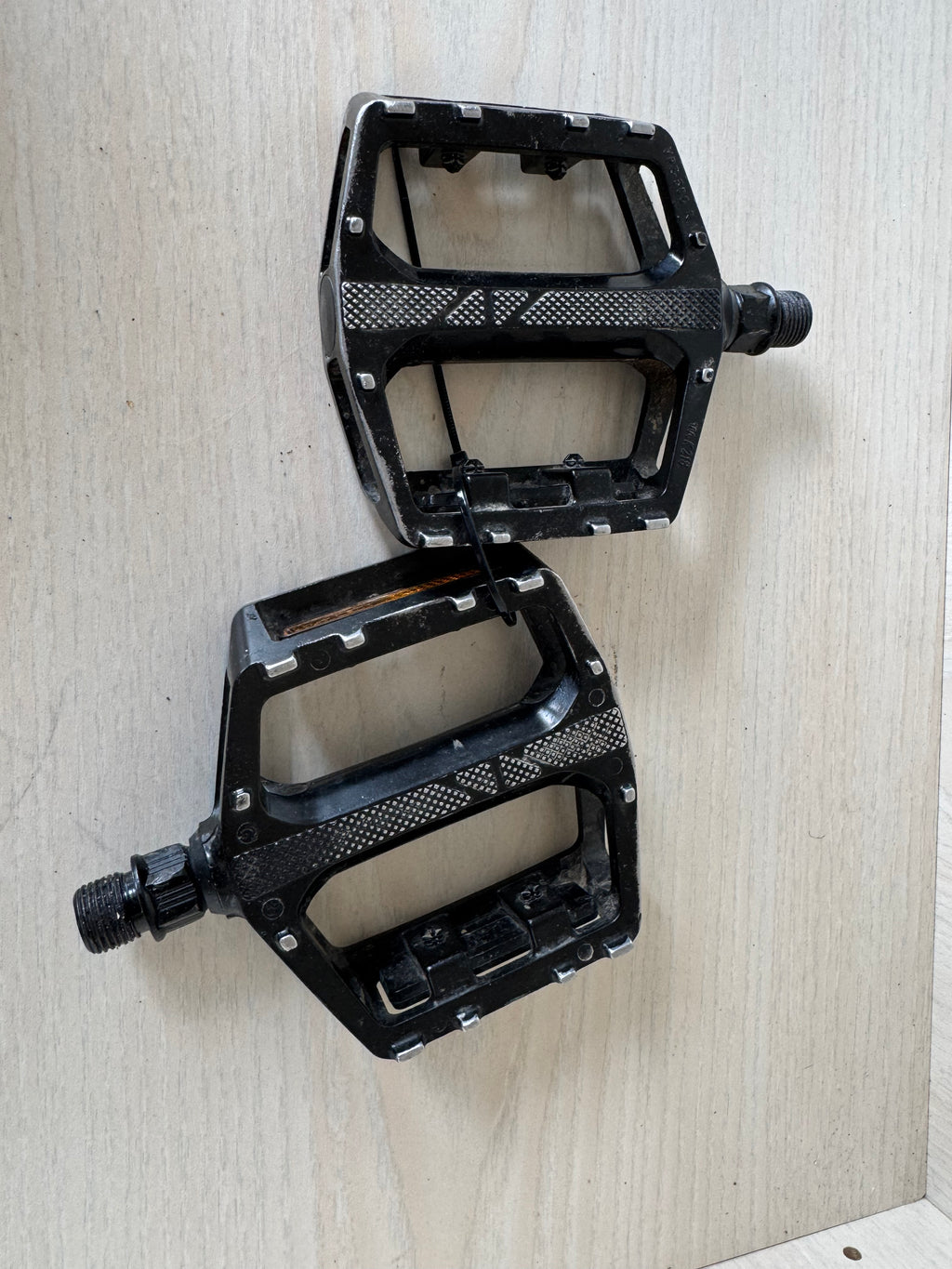 Wellgo B087 Platform Pedals, Black, 9/16, Normal Use