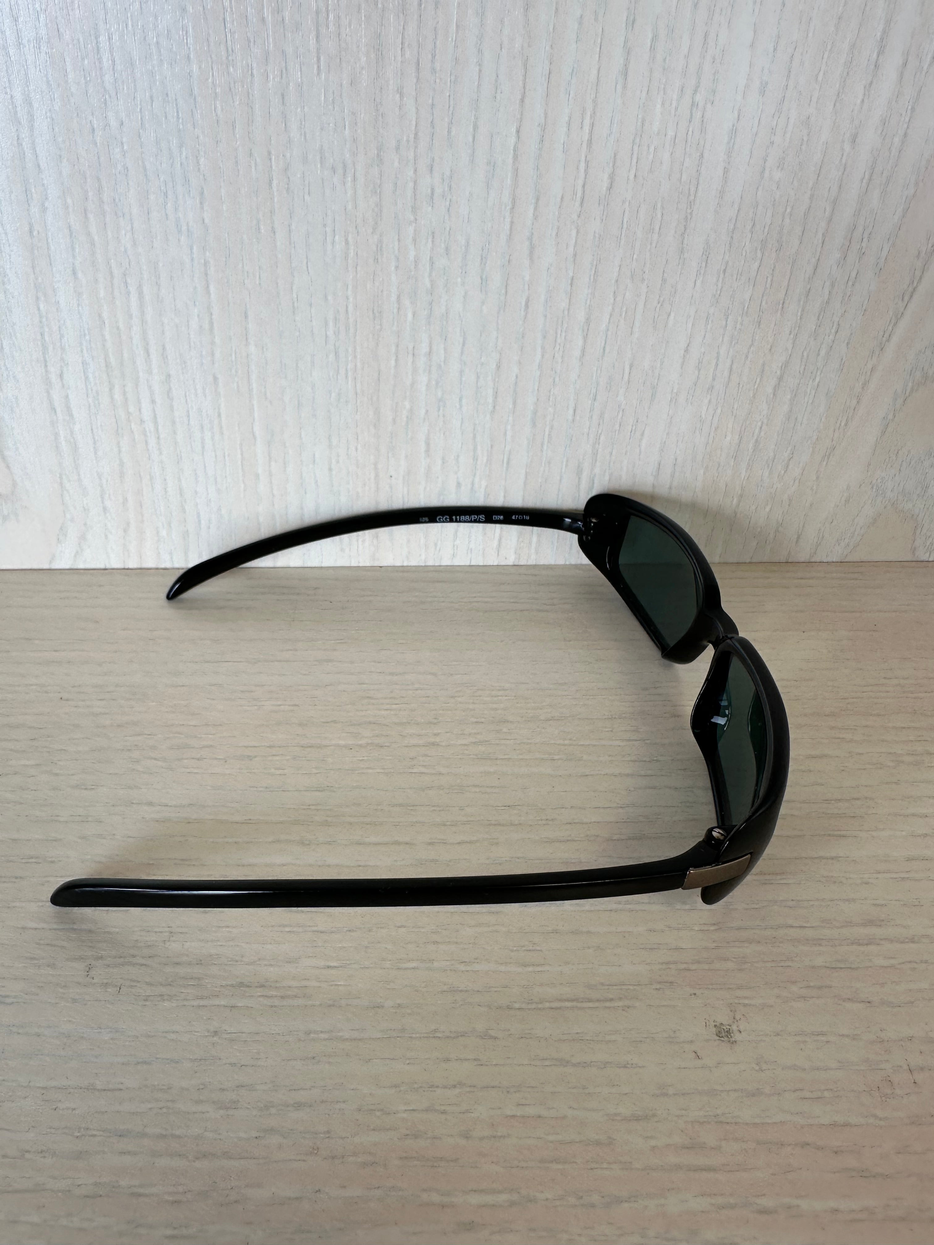 Gucci Sonnenbrille GG1188/S – Schwarz, Silber verspiegelt, guter Zustand