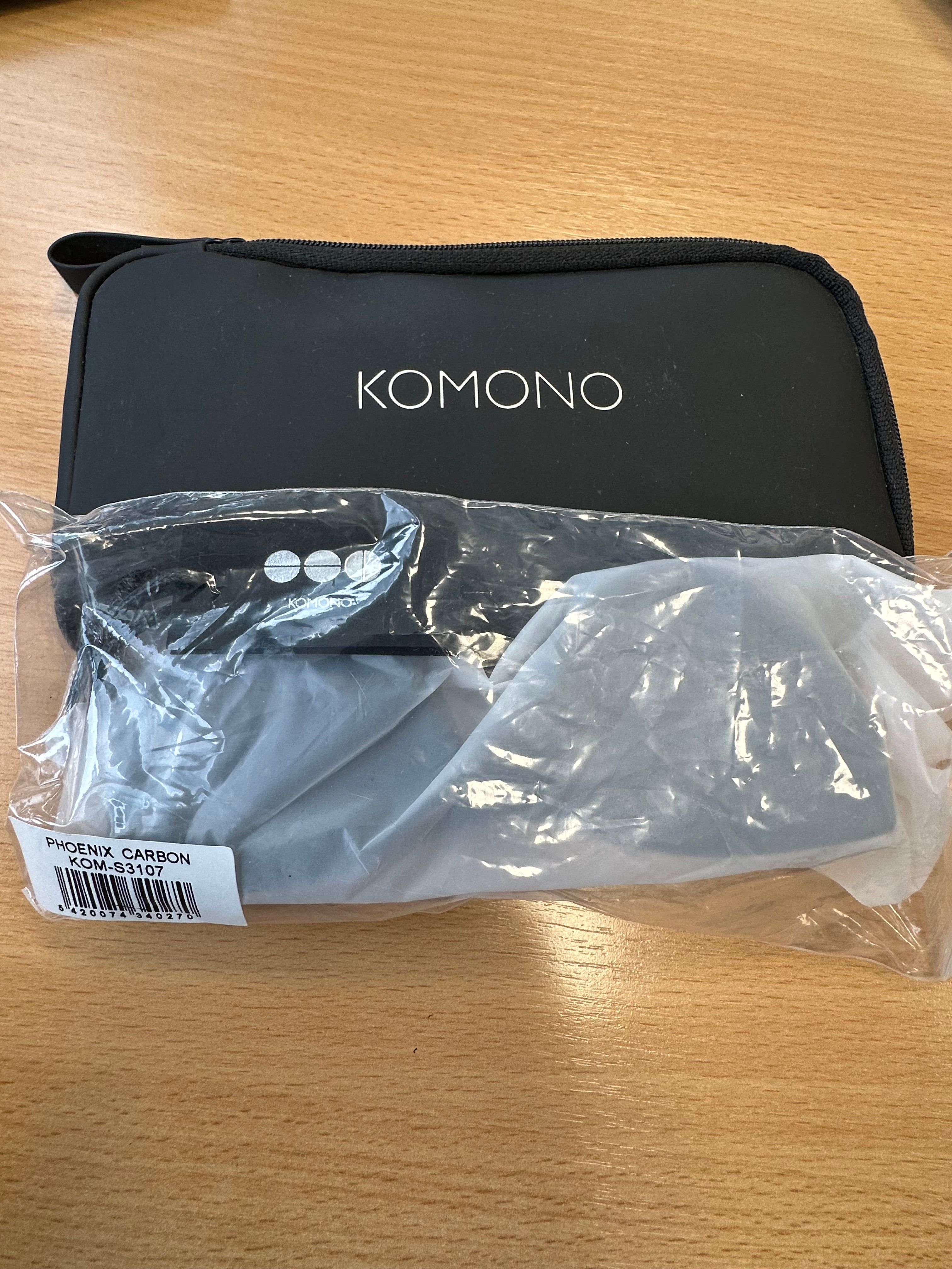 Neu KOMONO Phoenix Carbon Sonnenbrille Schwarz – versiegelt, Komplettset