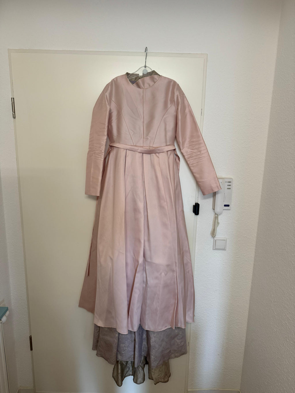 Elegantes Armine Abendkleid – Champagner, Größe M (EU 38-40), Sehr guter Zustand