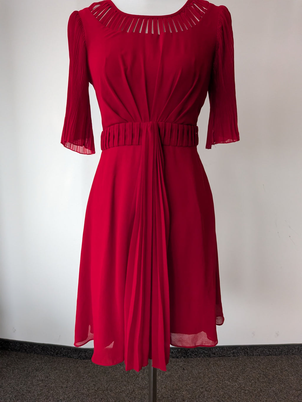 Fever London Rotes Plisseekleid – EU 36 – Guter Zustand