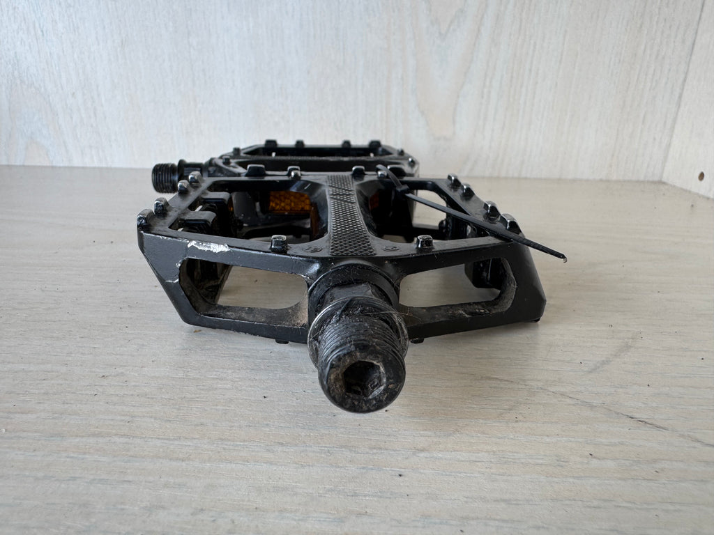 Wellgo B087 Platform Pedals, Black, 9/16, Normal Use