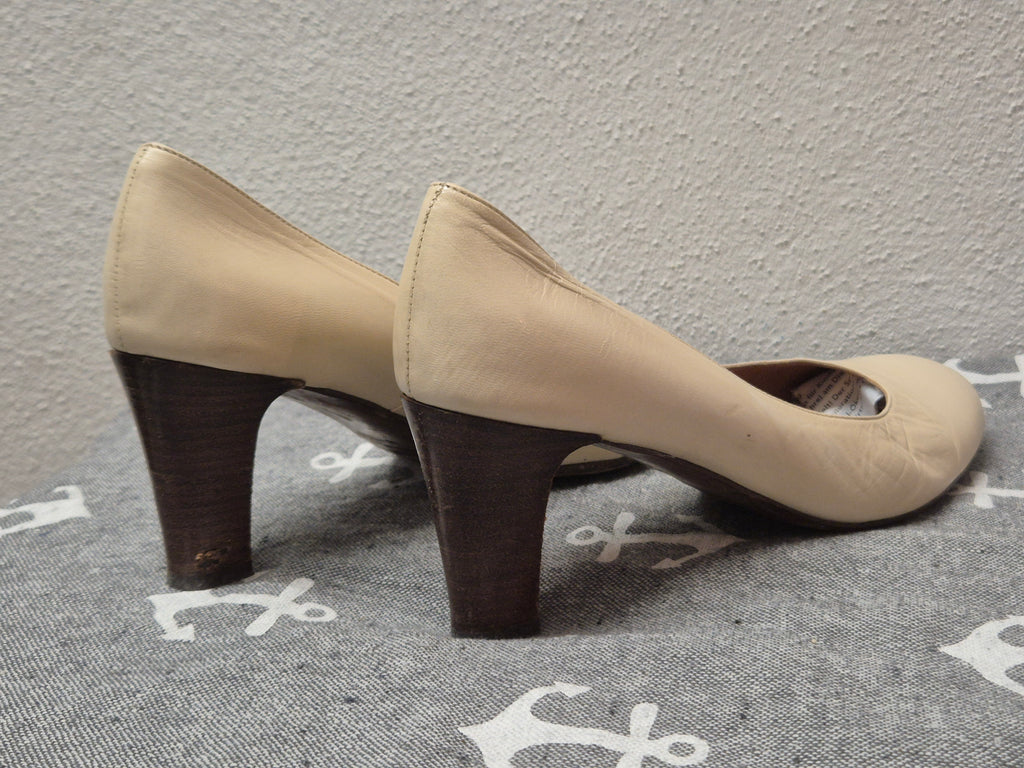Lottusse Lederpumps, Beige, Gr. 38 – handgefertigt in Spanien, gebraucht