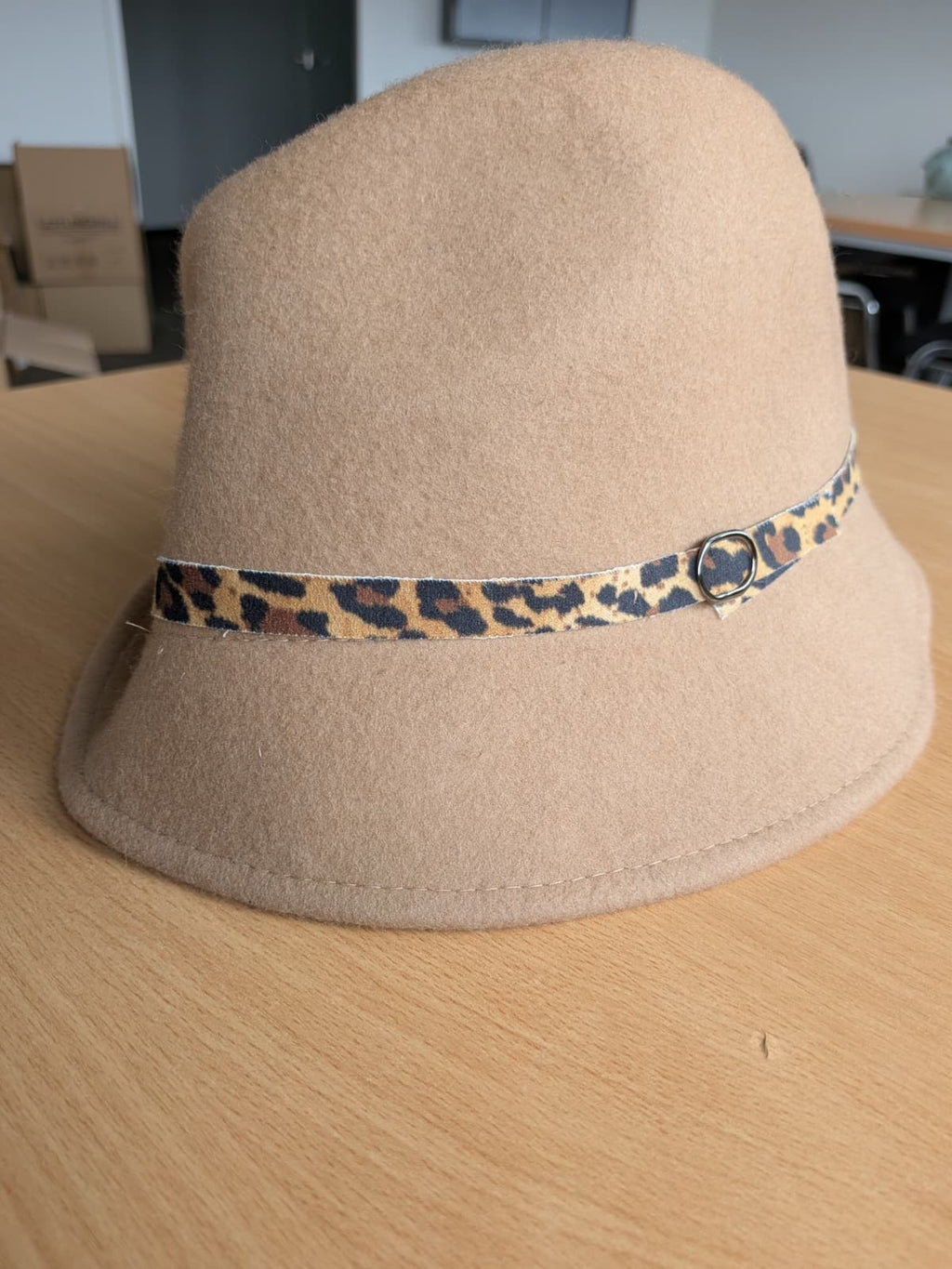 Intrend Woll-Fedora M, Camel mit Leopardenband, sehr guter Zustand