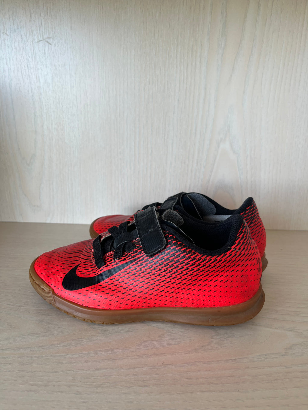 Nike Jr. BravataX II IC Hallenschuhe Rot/Schwarz EU 30.5 | Gebraucht