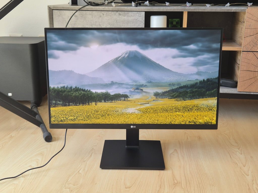 LG 27UK670-B 27 IPS 4K Monitor Schwarz, USB-C, Sehr Gut, Ohne Standfuß