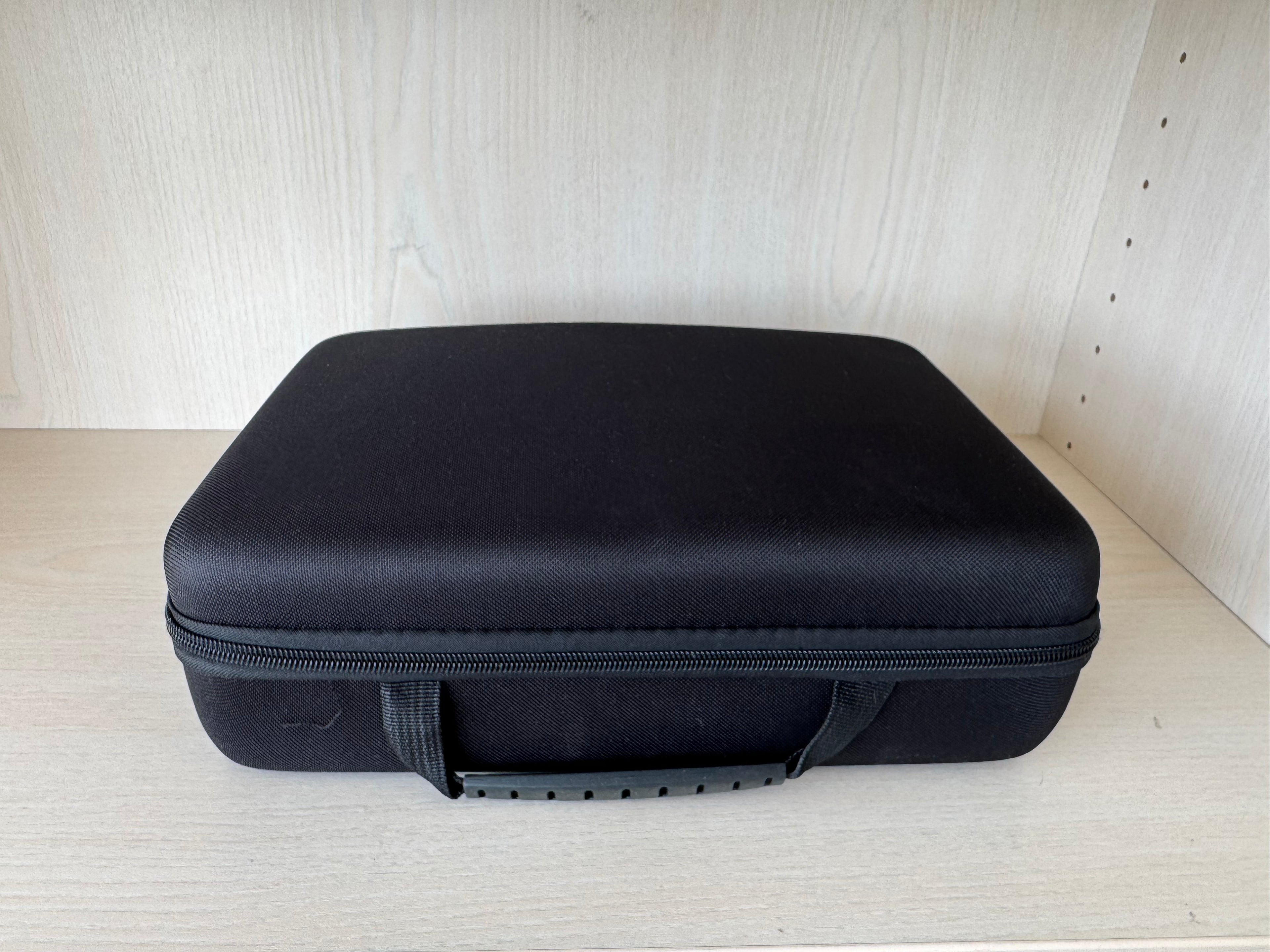 Blusmart Massage Gun Pro – Silber, 8 Aufsätze, Medium, Guter Zustand