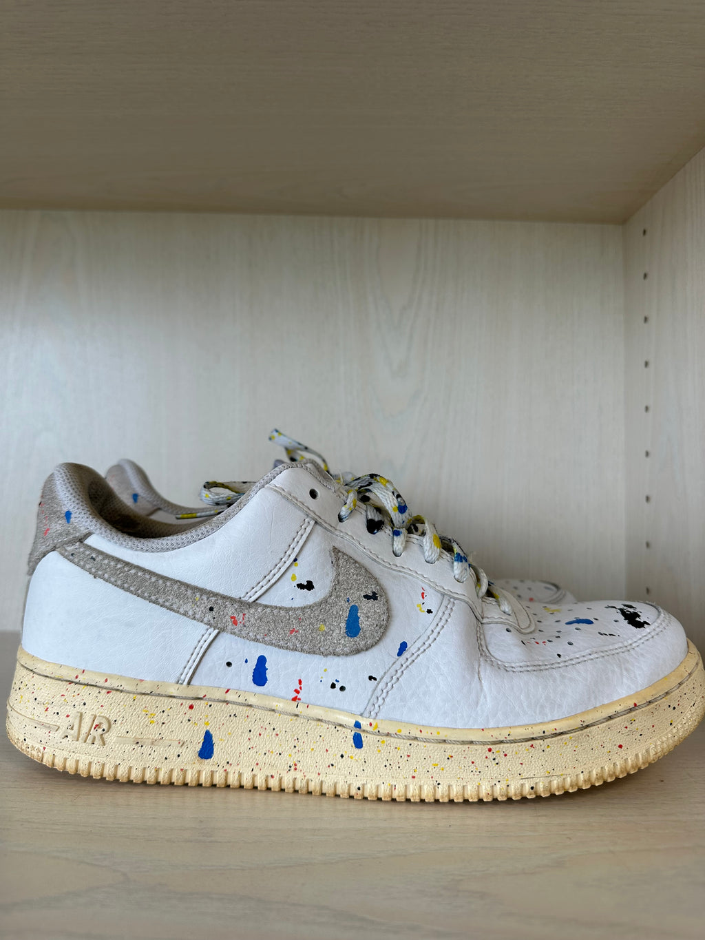 Nike Air Force 1 ’07 LV8 Paint Splatter – Weiß, EU 41, Guter Zustand