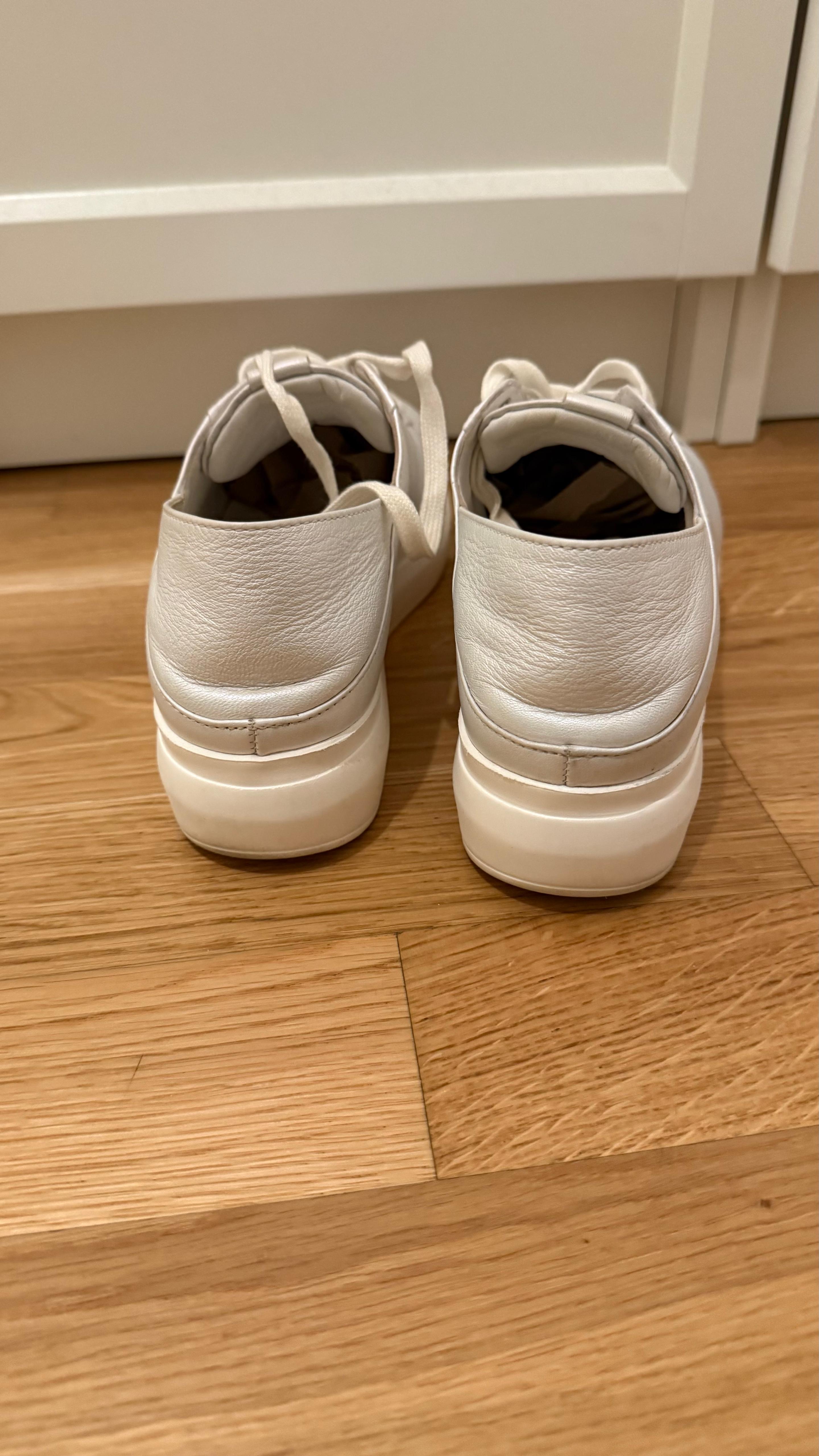 Högl White/Silver Leather Sneakers | EU 38.5 | Good Condition