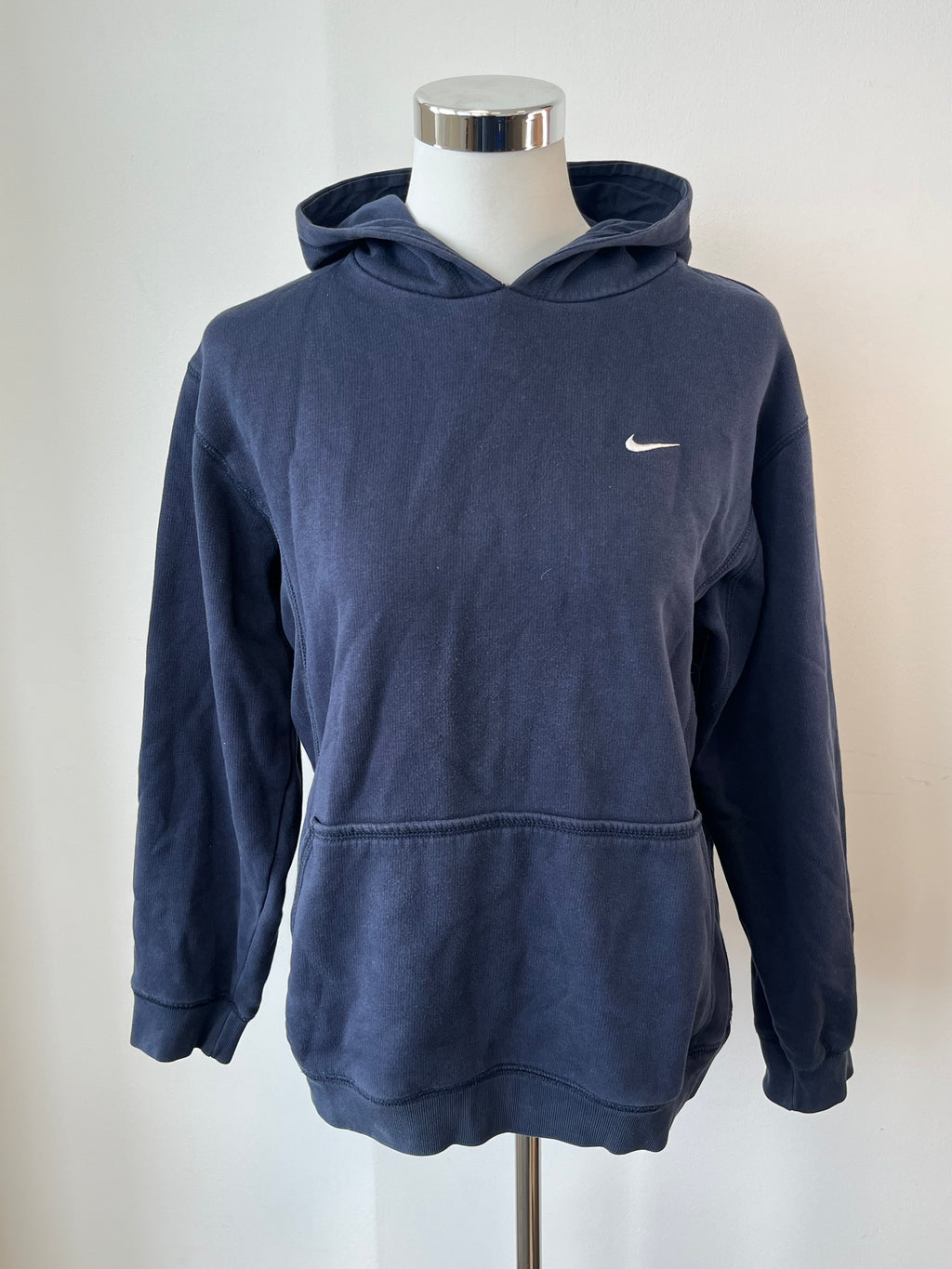 Nike Navy Mini Swoosh Hoodie Youth XL (158-170 cm) – Very Good Condition