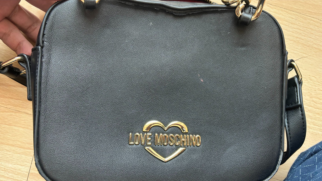 Love Moschino Umhängetasche – Synthetikleder, Schwarz, Goldkette, Medium, gebraucht