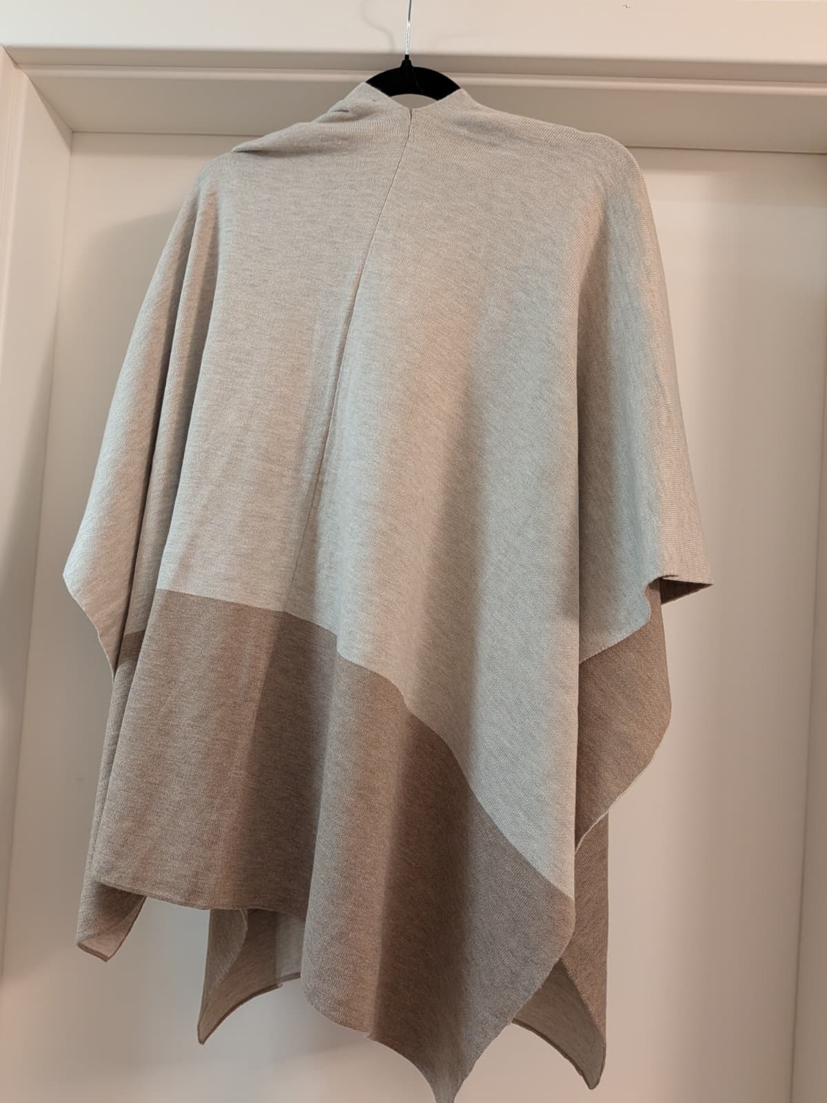 C&A Reversible Wrap / Poncho – Grey & Taupe – One Size – Very Good
