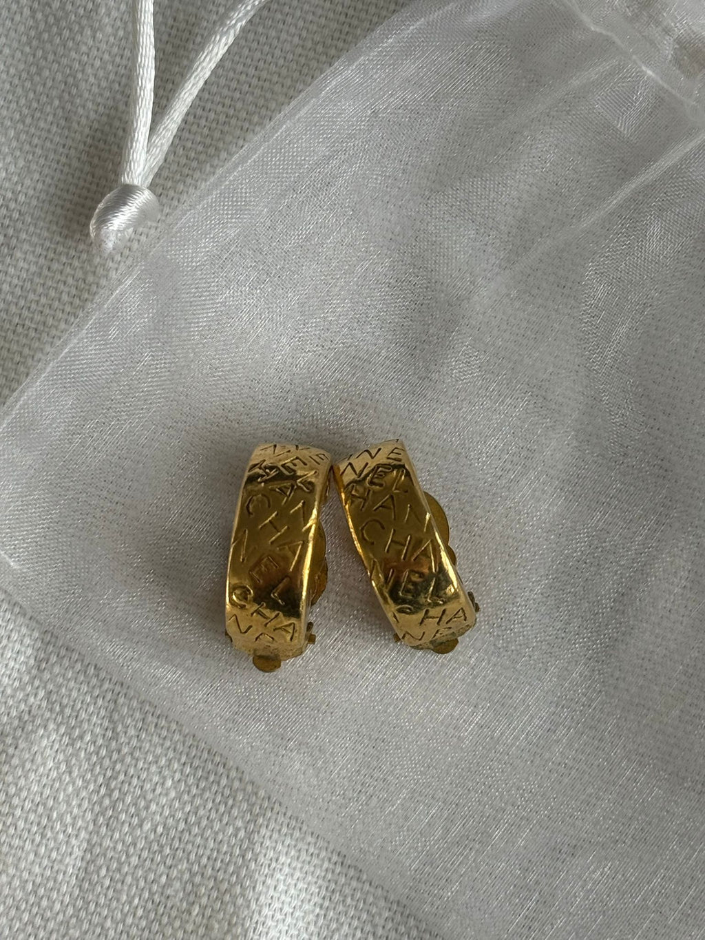 Authentic CHANEL Vintage Gold Medium CC Logo Clip-On Hoop Earrings – Good Condition
