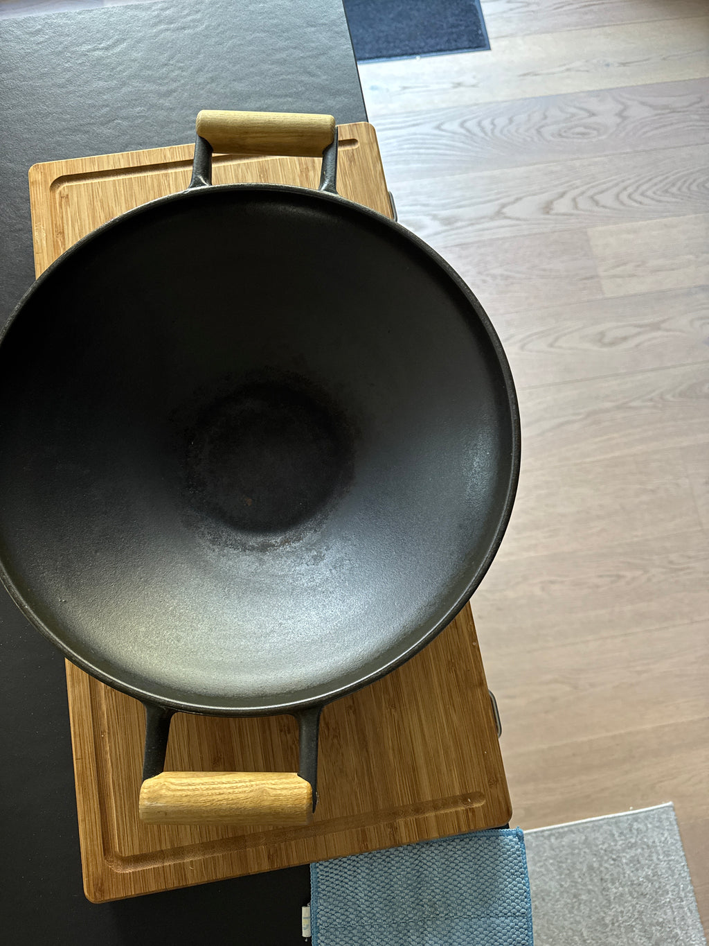 Schulte-Ufer Classic Cast Iron Wok 35cm Black with Glass Lid, Good Condition