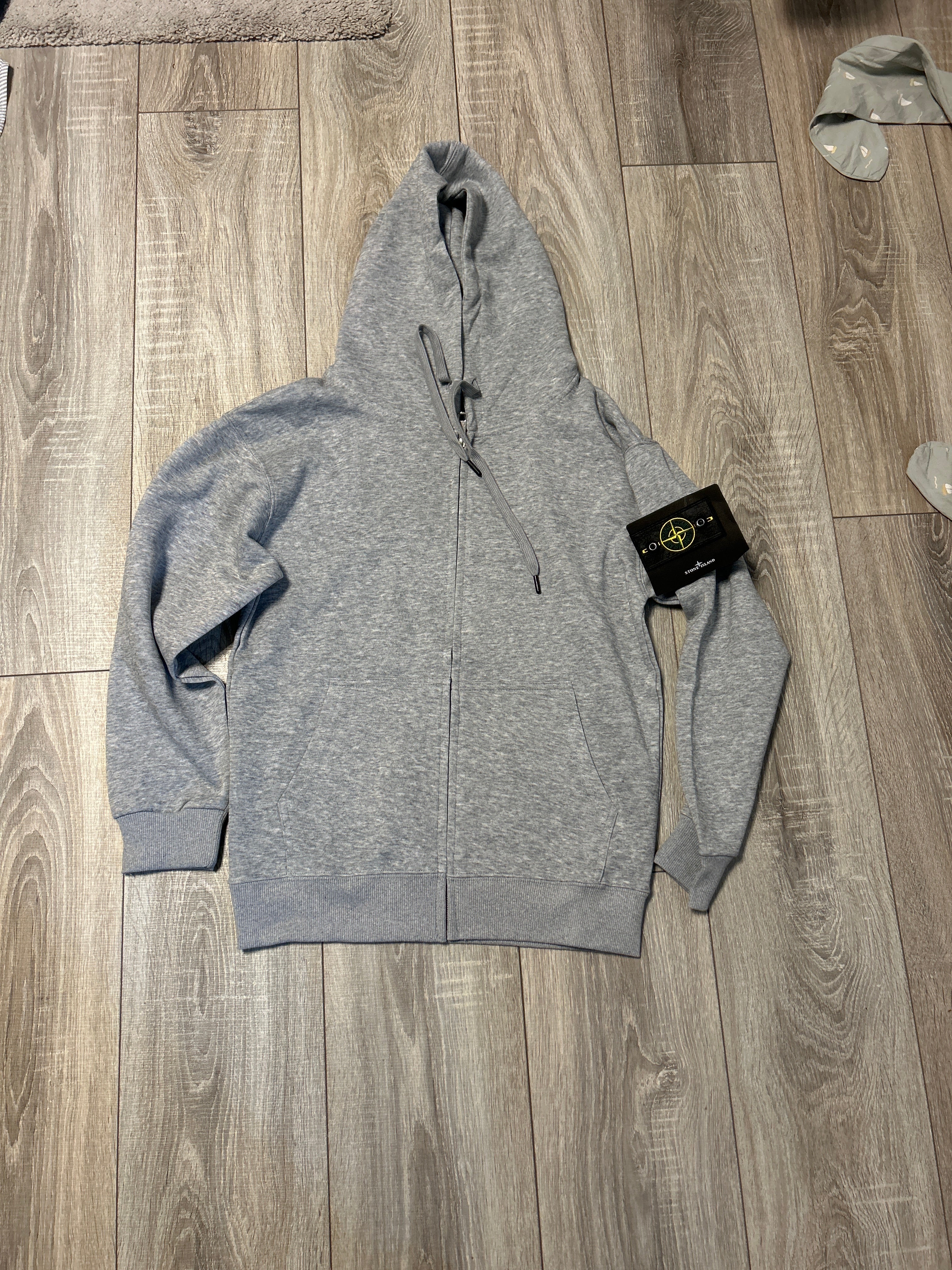 Stone Island Zip Hoodie – Grau Melange, Gr. M, Neu mit Etikett