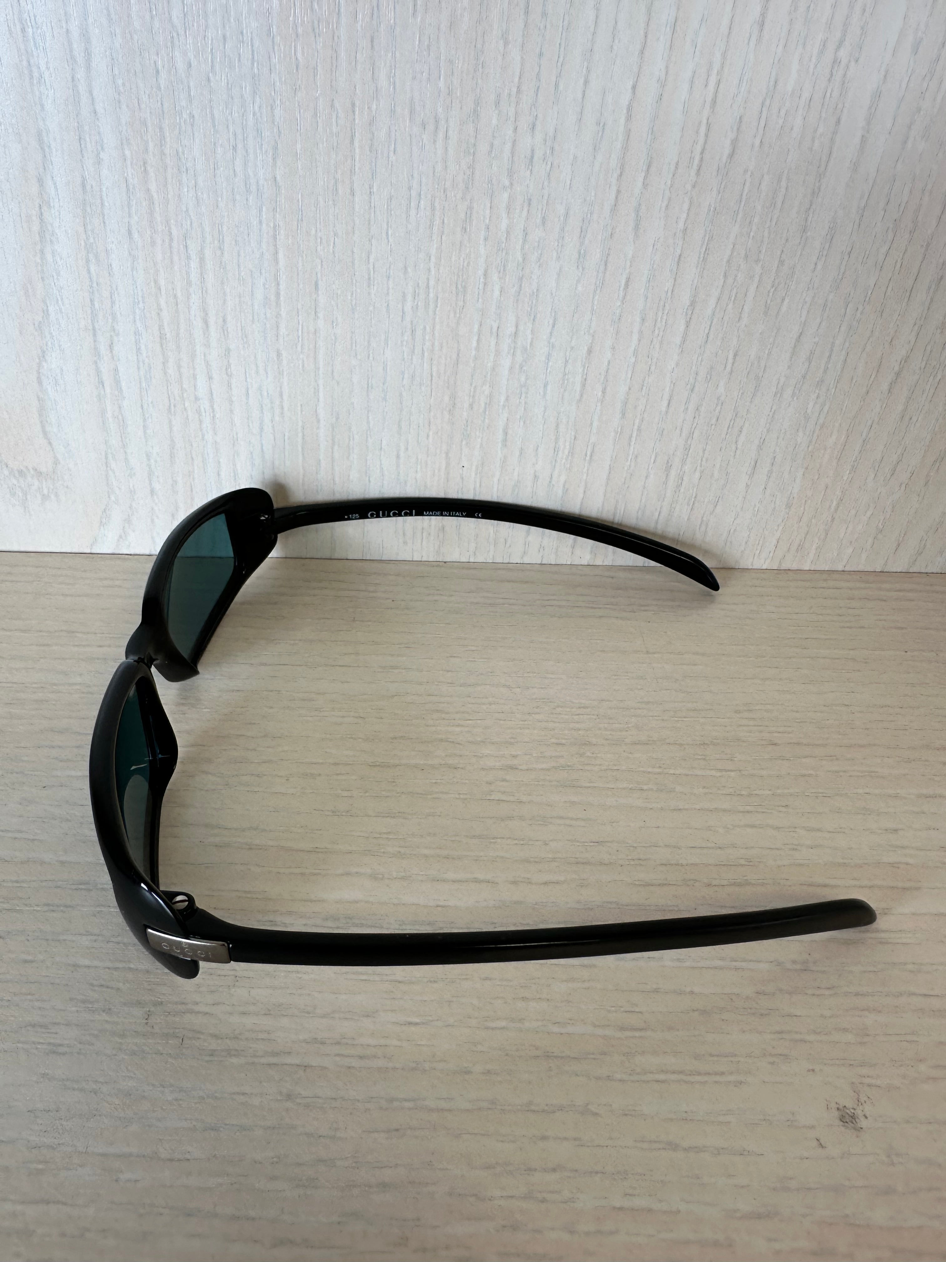 Gucci Sonnenbrille GG1188/S – Schwarz, Silber verspiegelt, guter Zustand