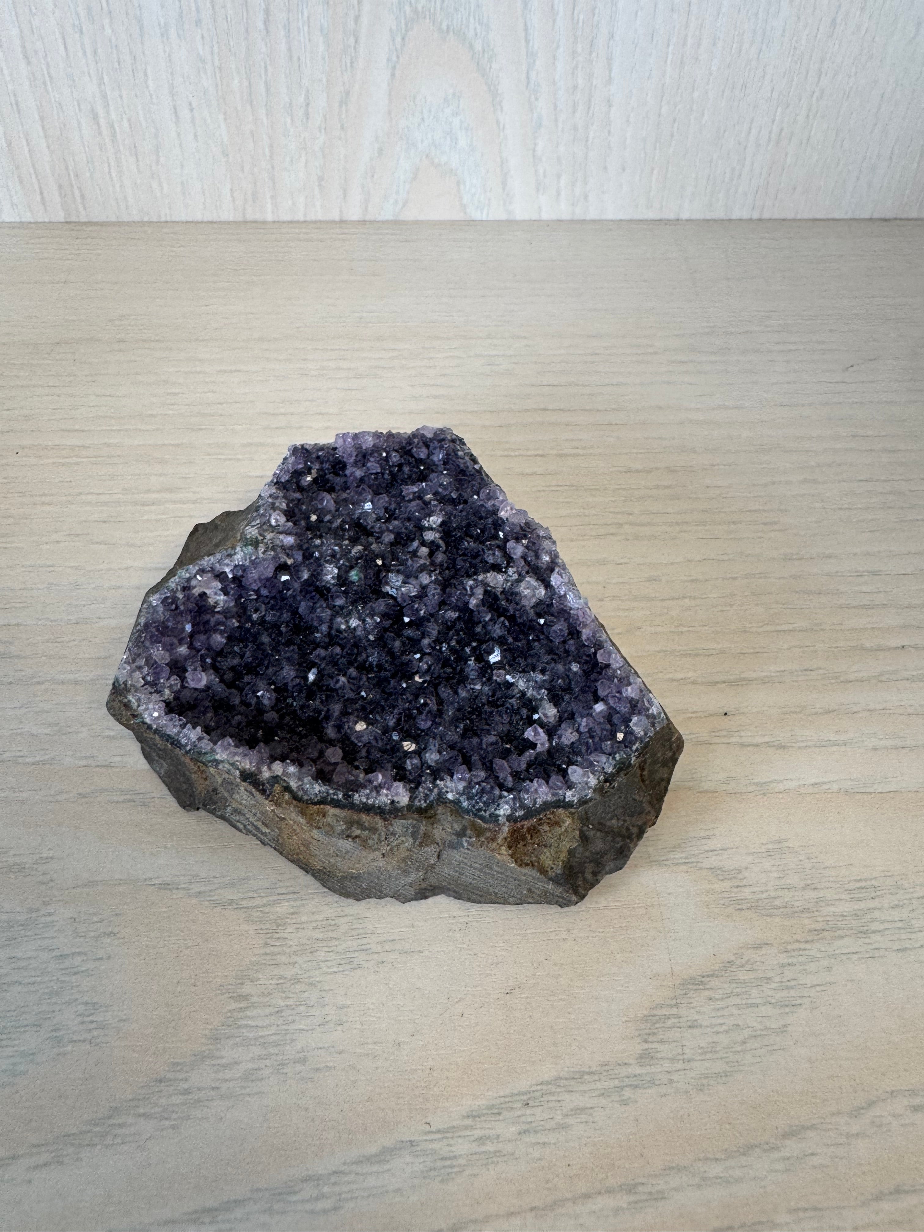 Amethyst Kristall-Cluster 213g – Tiefviolett, Natur, Sehr guter Zustand