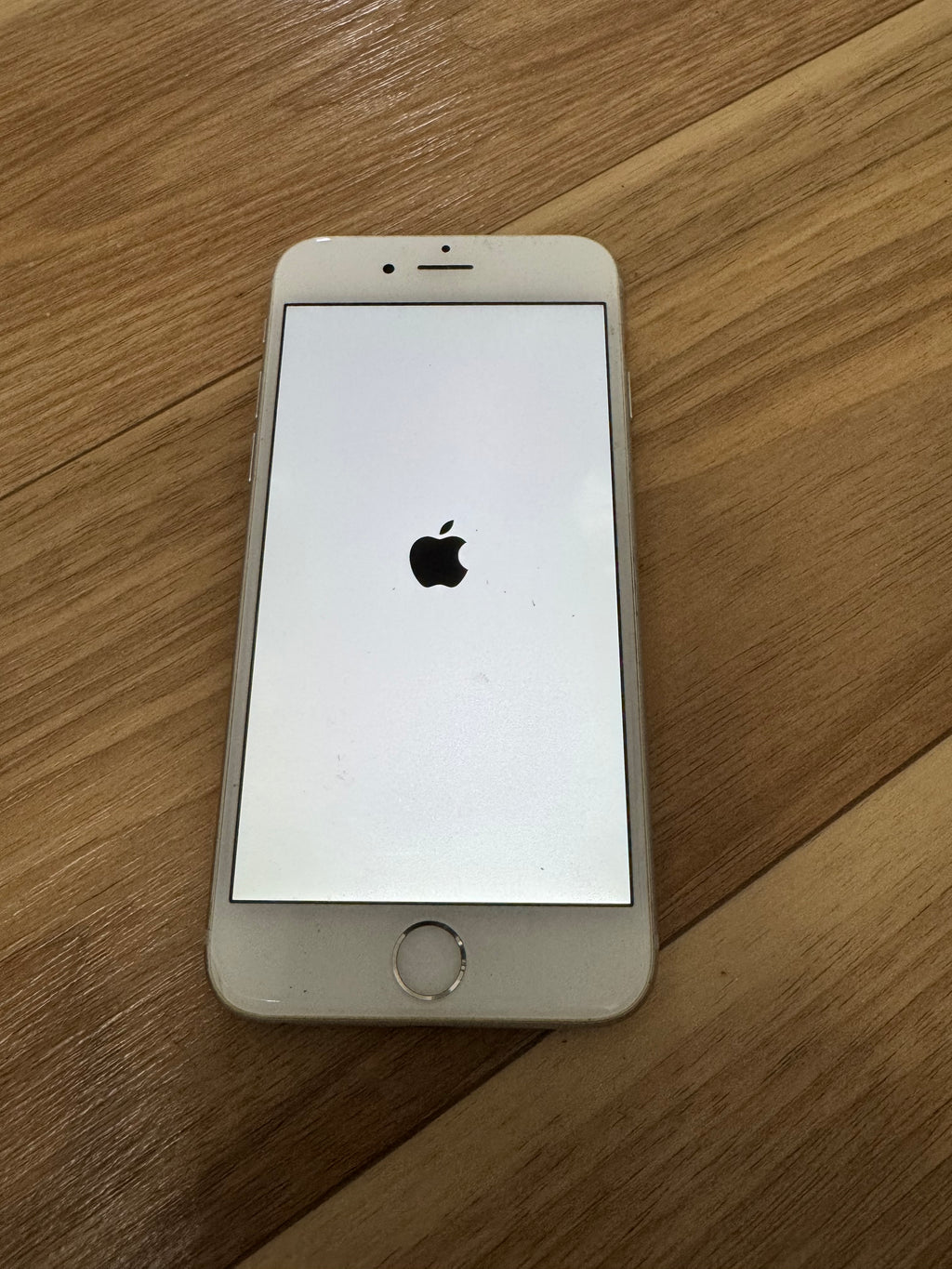Apple iPhone 6s – 64GB, Silber, Modell A1688, Zustand: Stark gebraucht