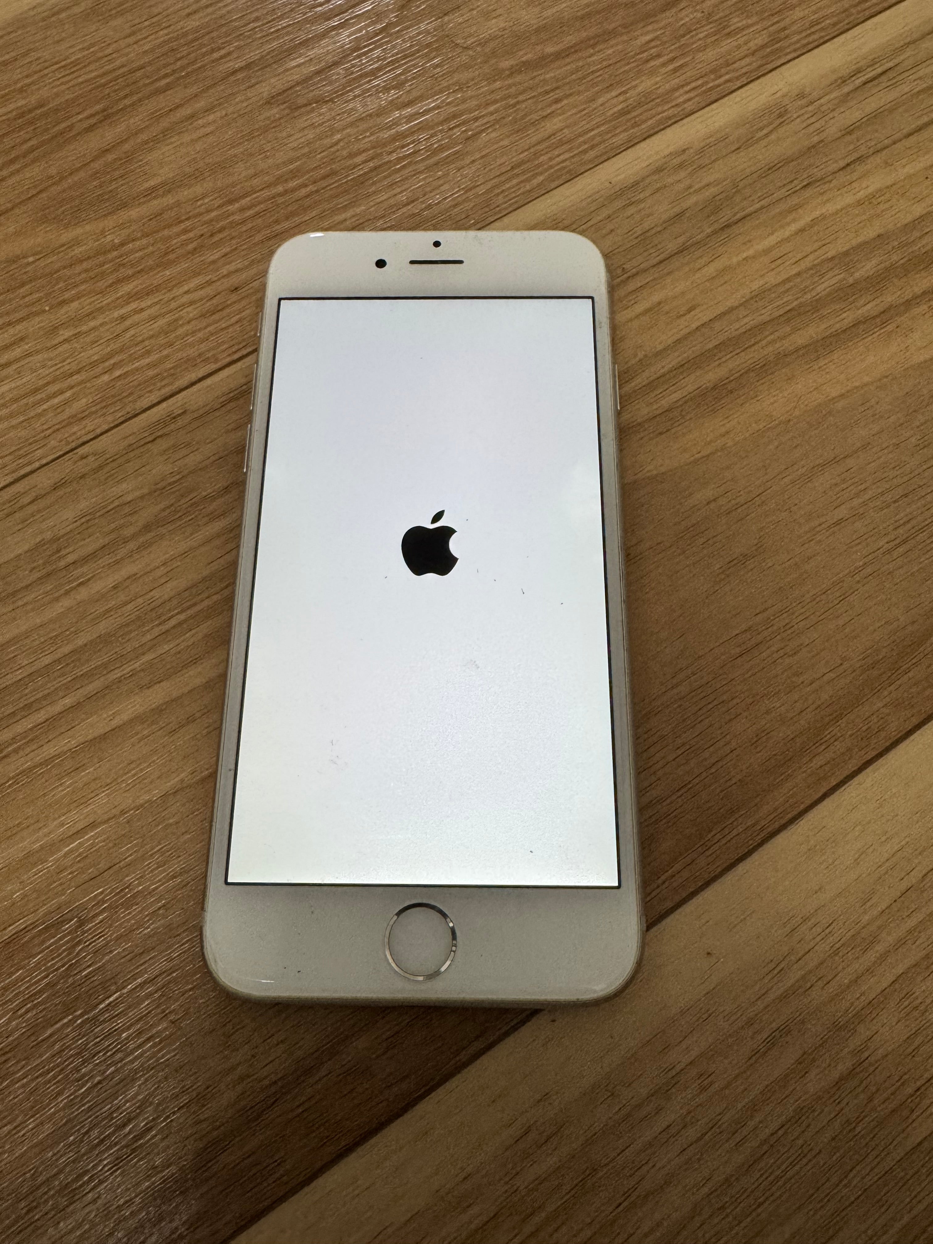 Apple iPhone 6s – 64GB, Silber, Modell A1688, Zustand: Stark gebraucht