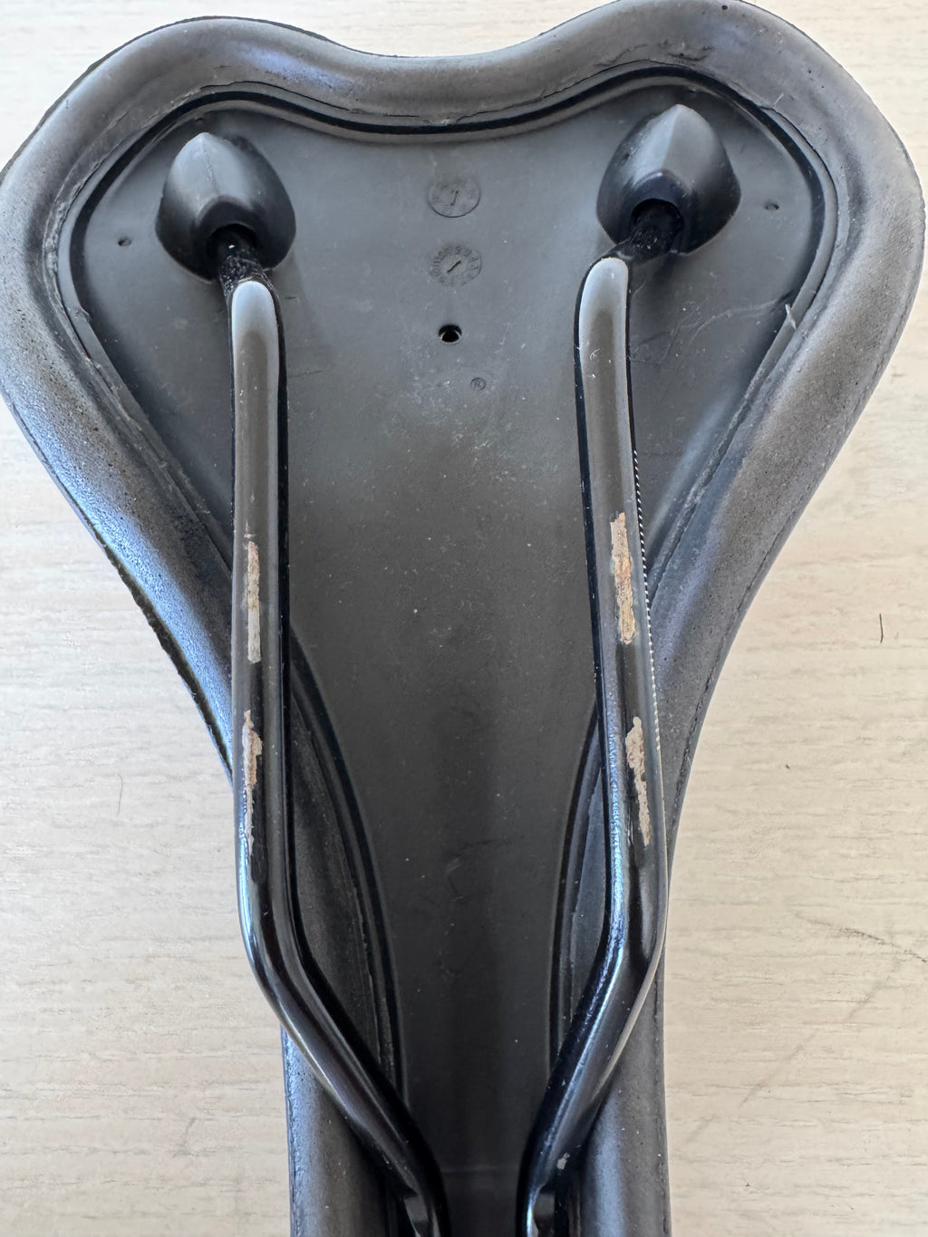 UNISTRENGH Oversized Fahrradsattel – Schwarz, Gut