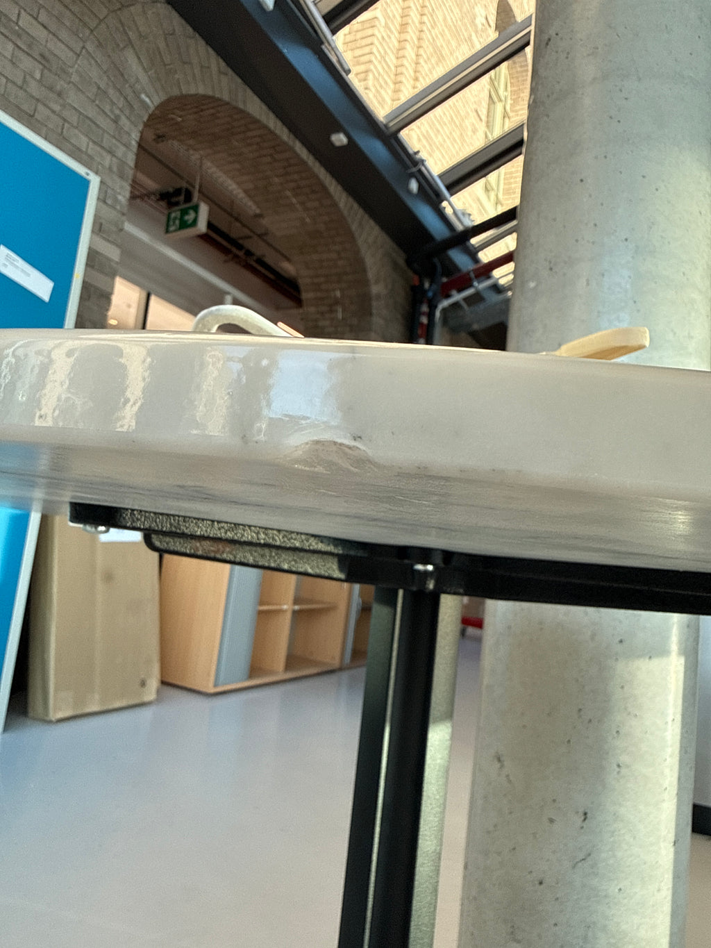 Pedrali Arki-Table – Marmor, Ø 75 cm, schwarzes Gestell
