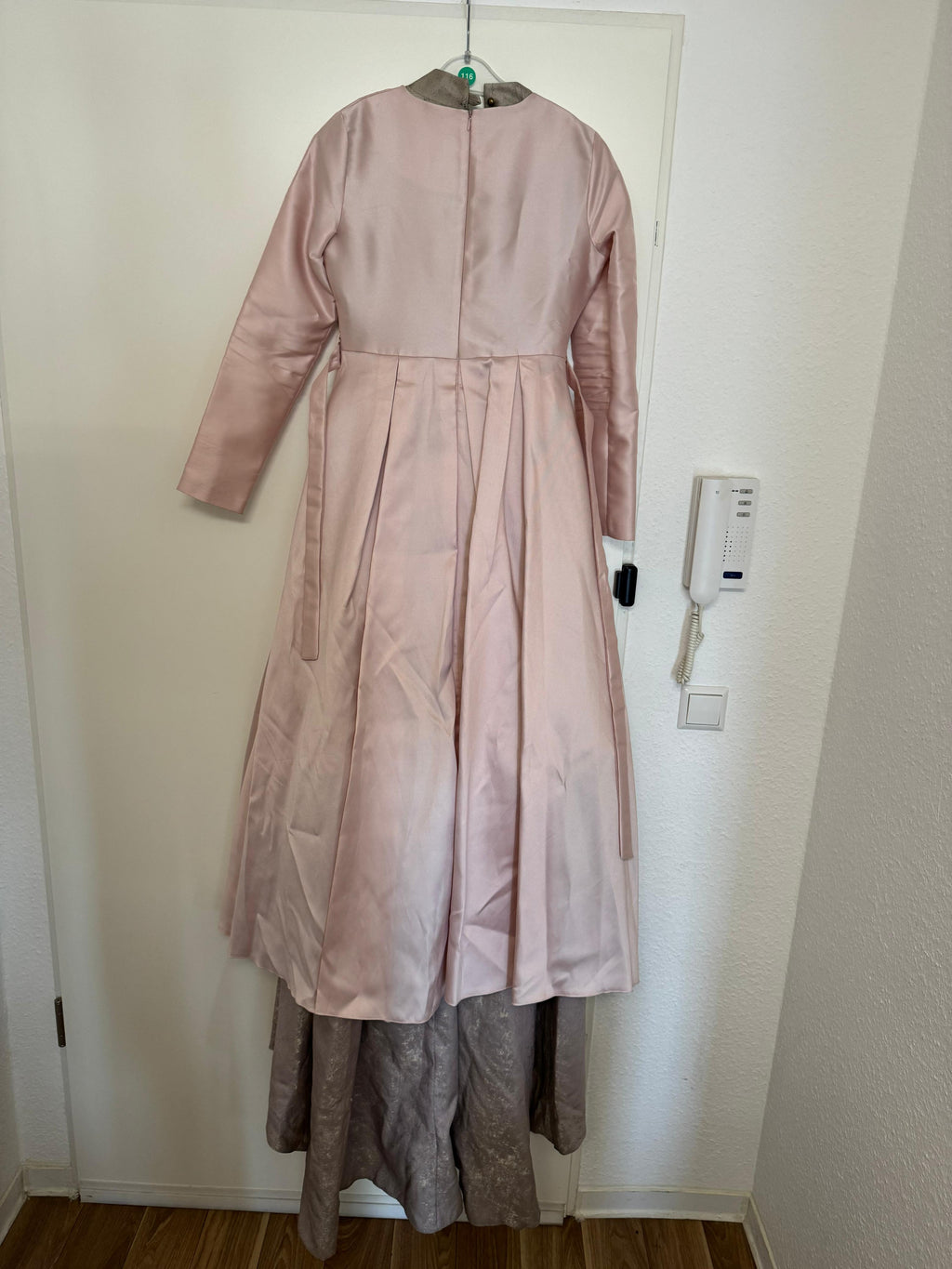 Elegantes Armine Abendkleid – Champagner, Größe M (EU 38-40), Sehr guter Zustand