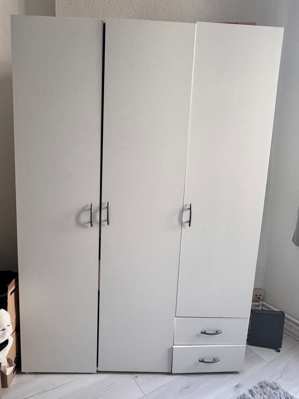 IKEA VALLSTENA Kleiderschrank Weiß 3-türig 2 Schubladen Holz Sehr gut