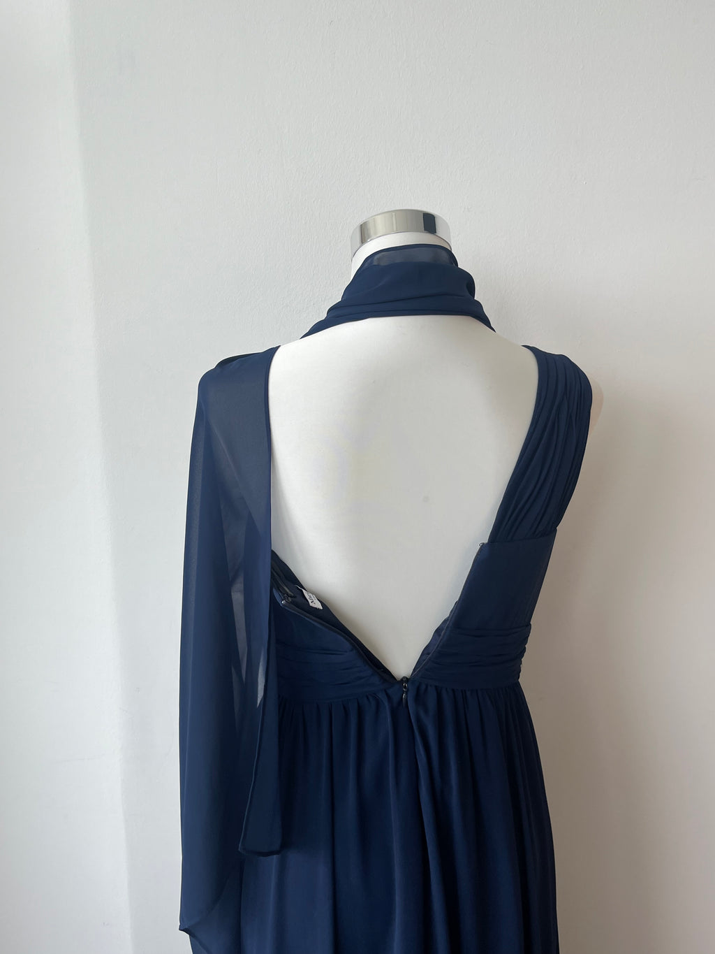 Elegantes Marie Lund One-Shoulder-Abendkleid Royalblau S mit Schal